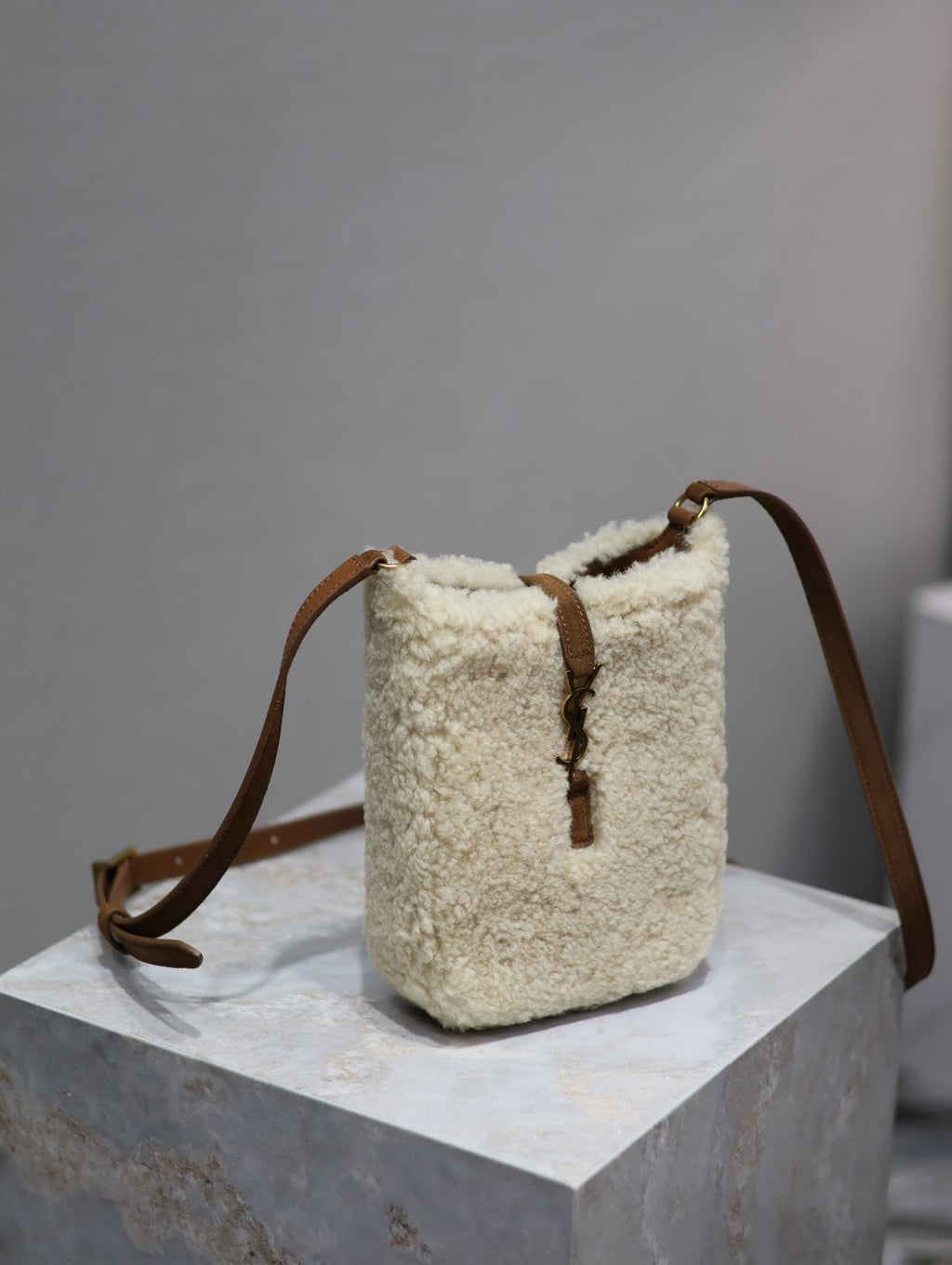 SAINT LAURENT LE 5 À 7 HOBO BAG 18 IN CREAM SHEARLING AND BROWN SUEDE TRIM