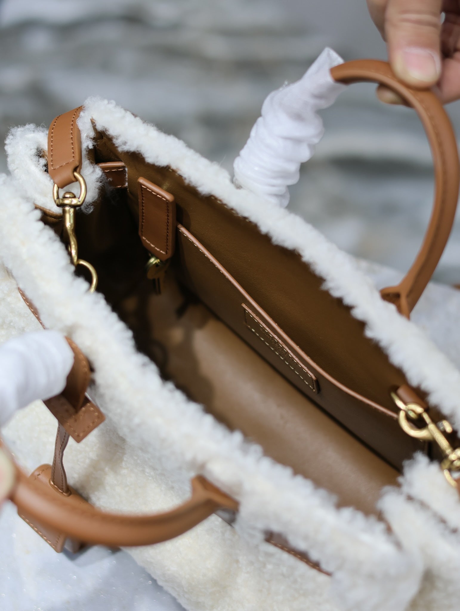 SAINT LAURENT SAC DE JOUR 22 IN WHITE SHEARLING AND BROWN CALFSKIN TRIM