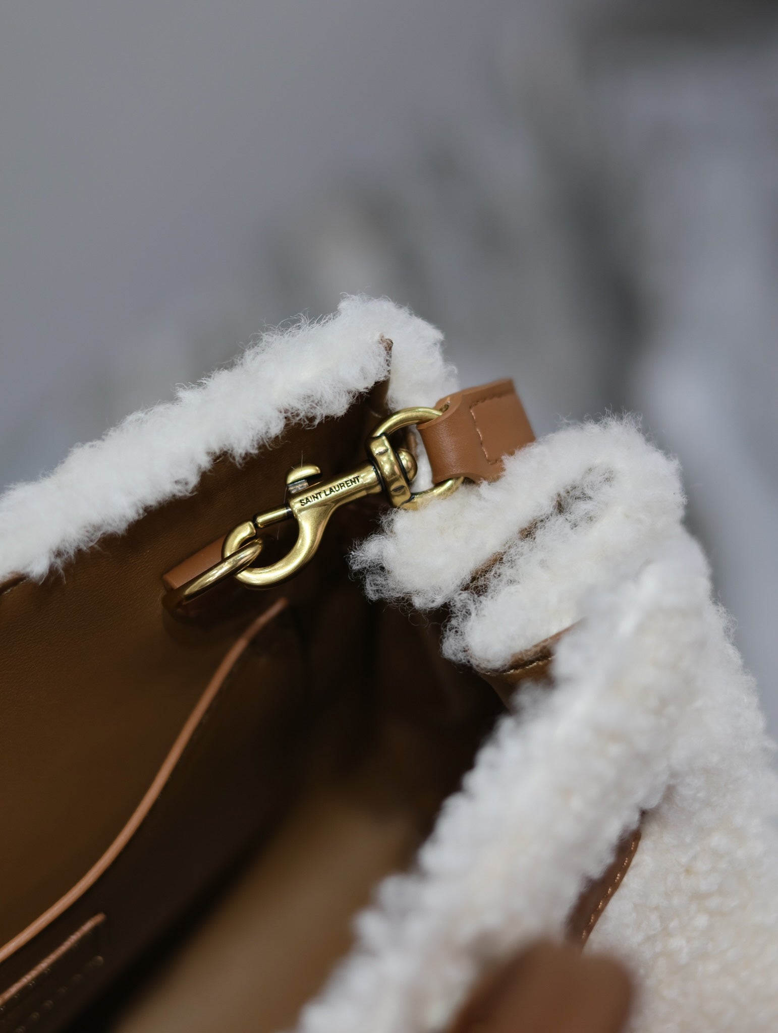 SAINT LAURENT SAC DE JOUR 22 IN WHITE SHEARLING AND BROWN CALFSKIN TRIM