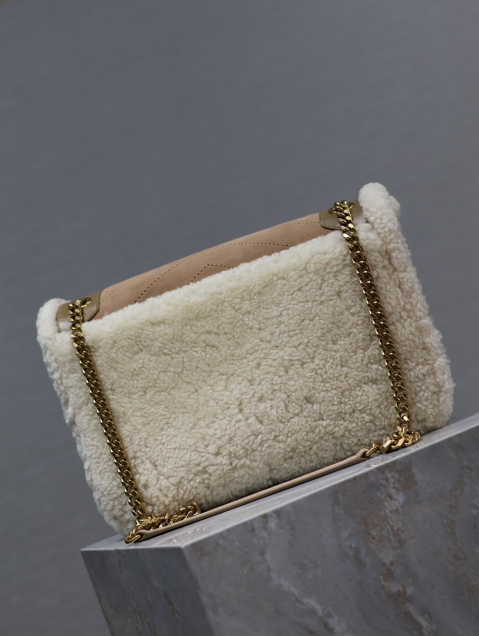 SAINT LAURENT NIKI MEDIUM 28 IN CAMEL SUEDE AND WHITE SHEARLING