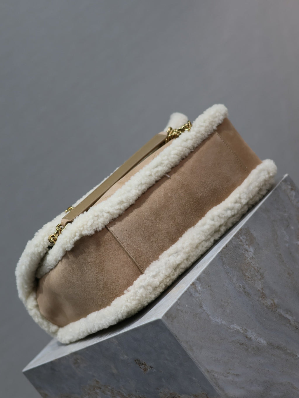 SAINT LAURENT NIKI MEDIUM 28 IN CAMEL SUEDE AND WHITE SHEARLING