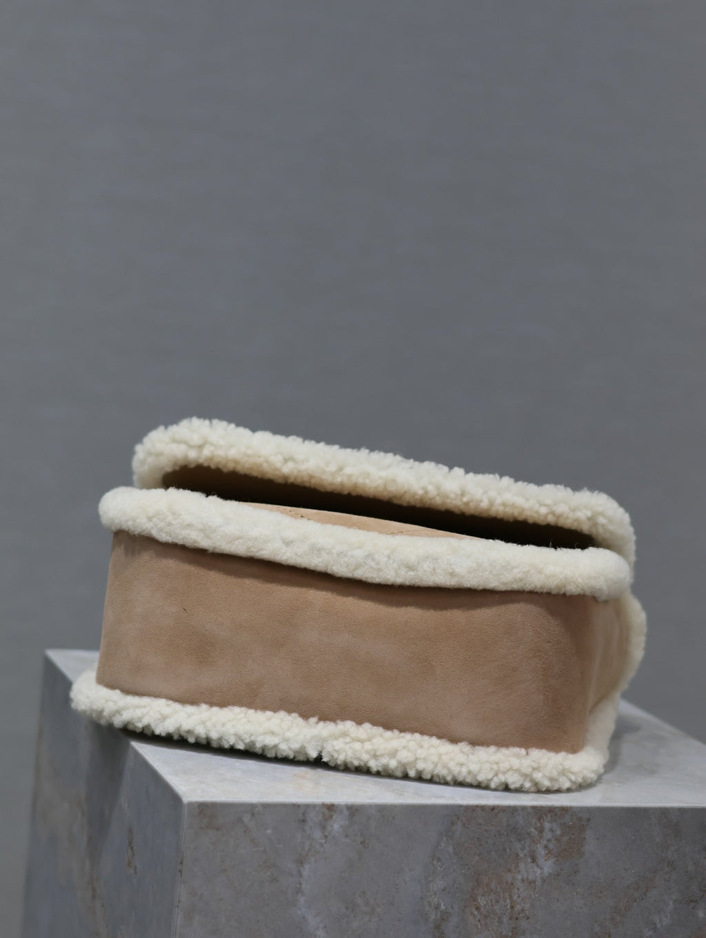 SAINT LAURENT NIKI SMALL 22 IN CAMEL SUEDE AND WHITE SHEARLING