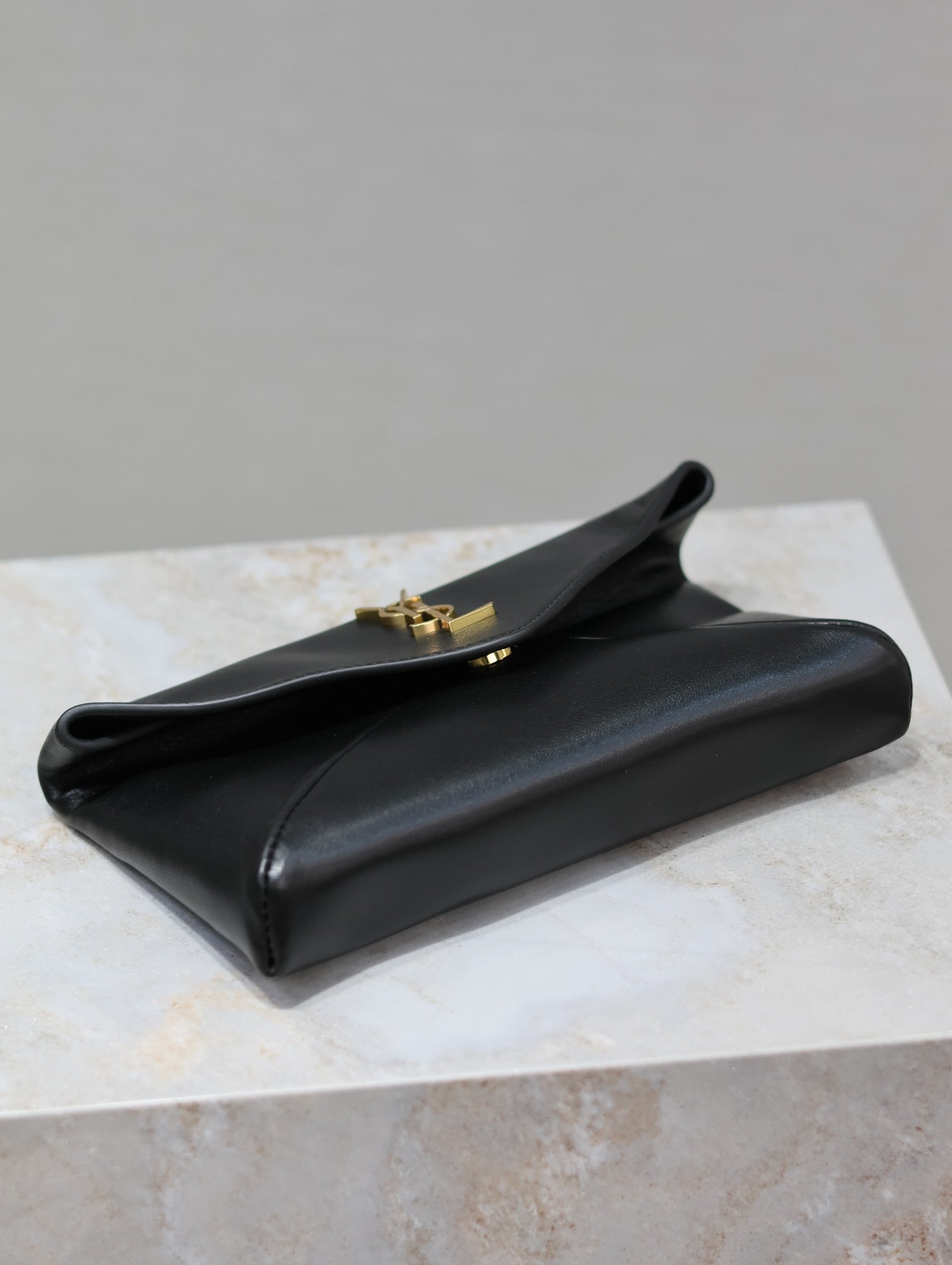 SAINT LAURENT ENVELOPE CLUTCH 21 IN BLACK CALFSKIN