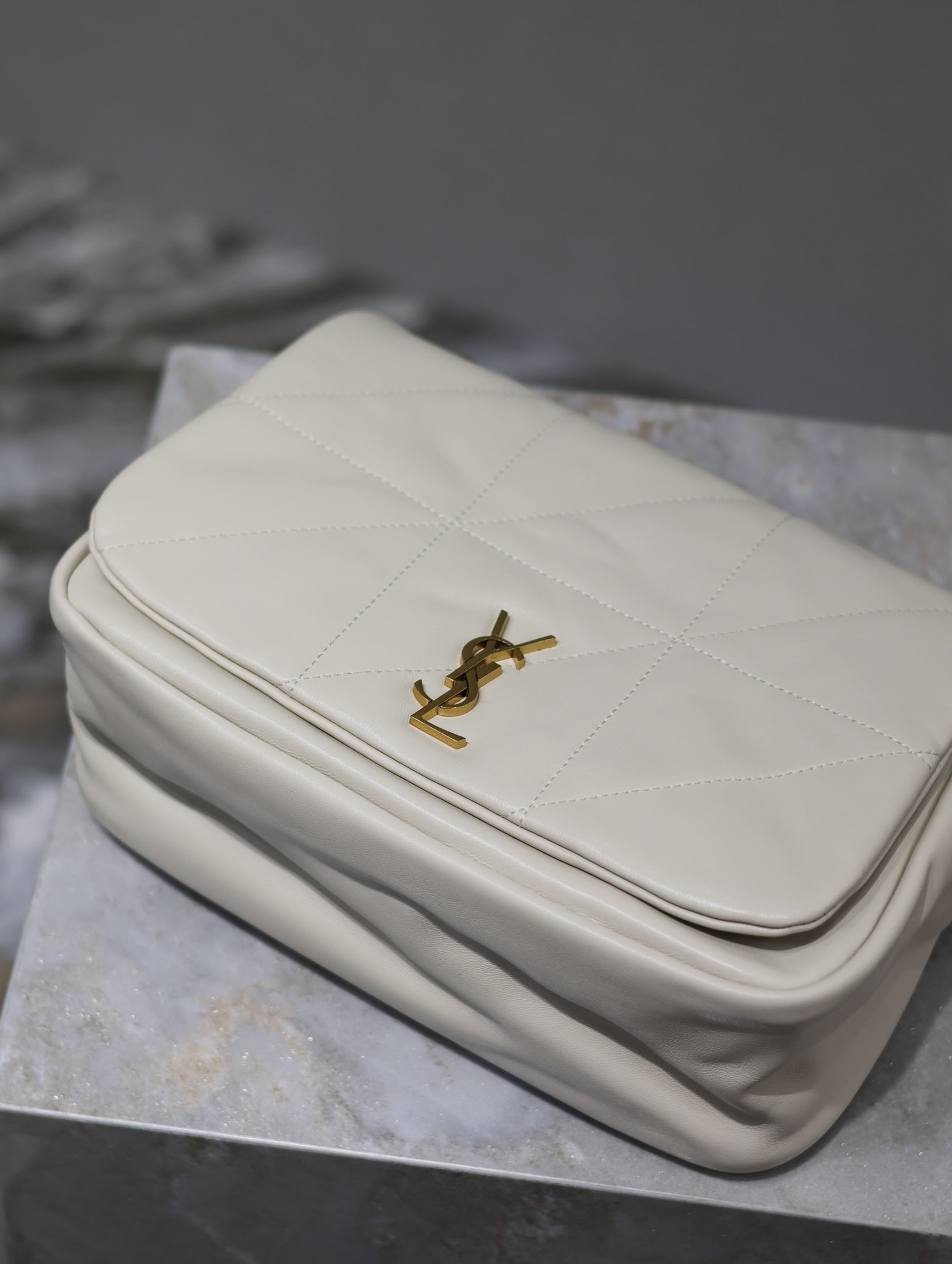 SAINT LAURENT JAMIE 4.3 SMALL BAG 25 IN WHITE LAMBSKIN GOLD HARDWARE