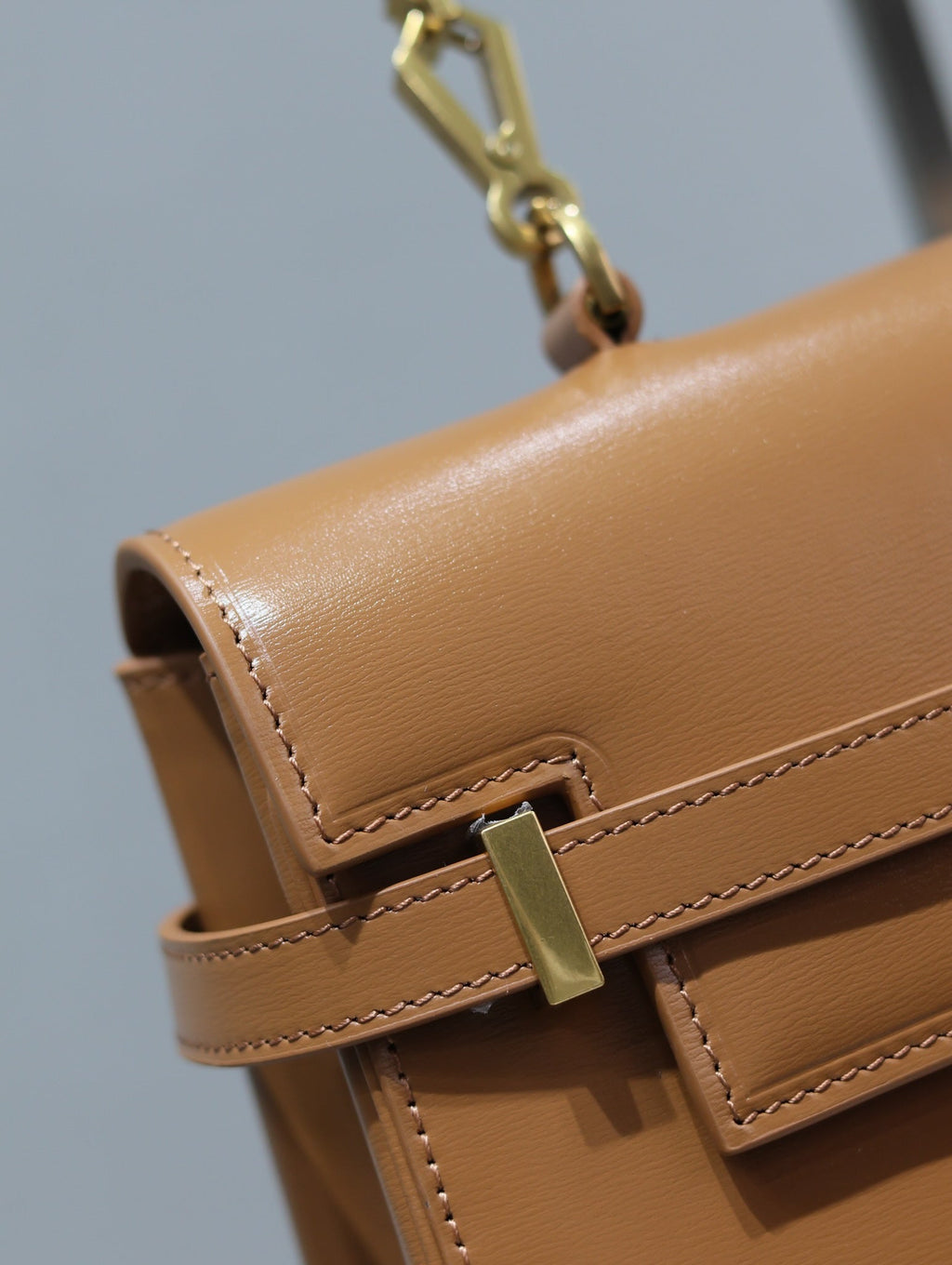 SAINT LAURENT MANHATTAN HANDBAG 32 IN CINNAMON BROWN CALFSKIN GOLD HARDWARE