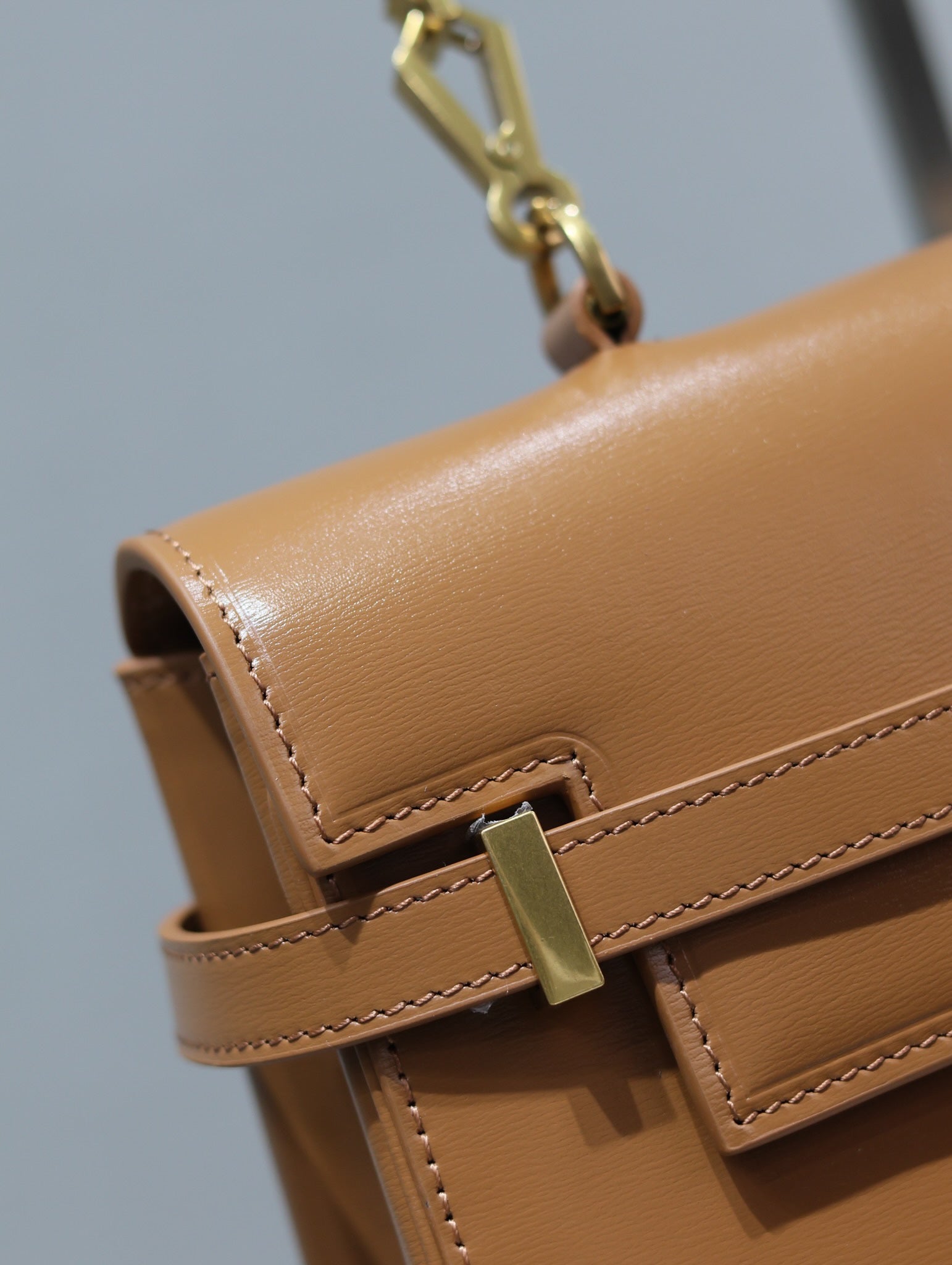 SAINT LAURENT MANHATTAN HANDBAG 32 IN CINNAMON BROWN CALFSKIN GOLD HARDWARE