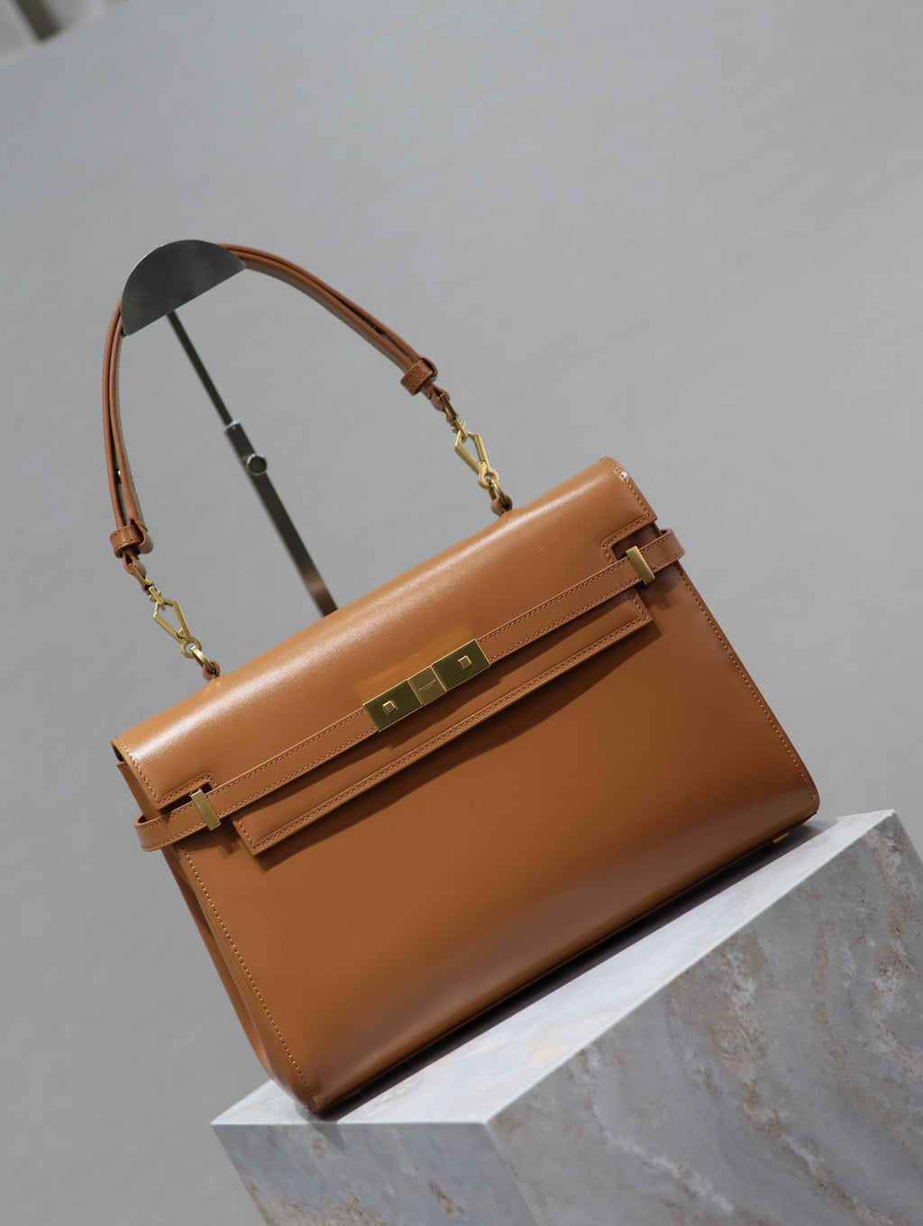 SAINT LAURENT MANHATTAN HANDBAG 32 IN CINNAMON BROWN CALFSKIN GOLD HARDWARE