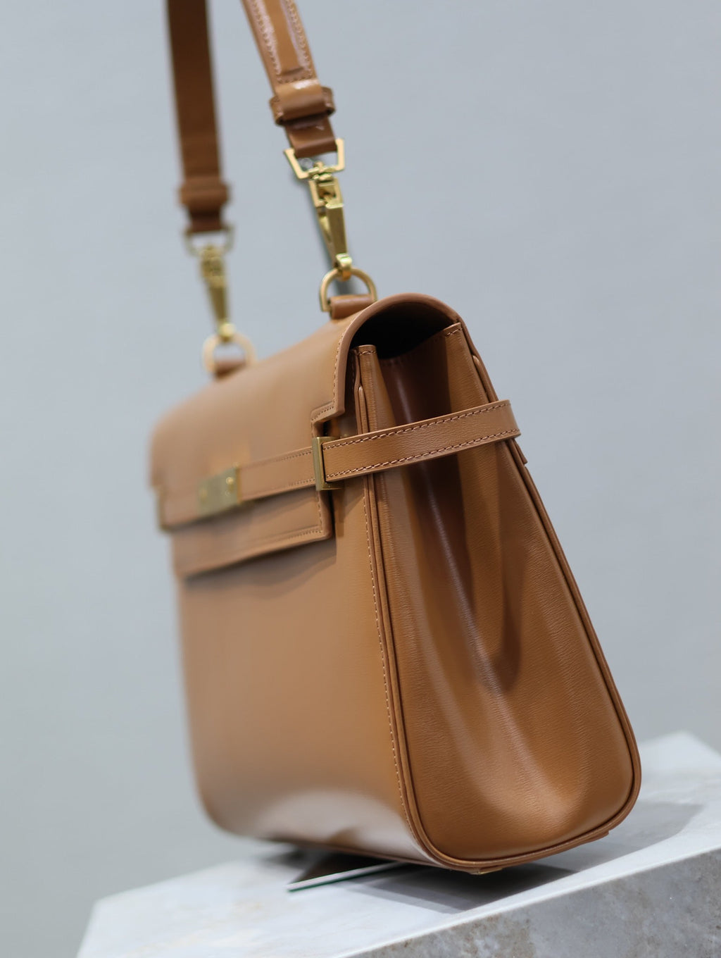 SAINT LAURENT MANHATTAN HANDBAG 32 IN CINNAMON BROWN CALFSKIN GOLD HARDWARE