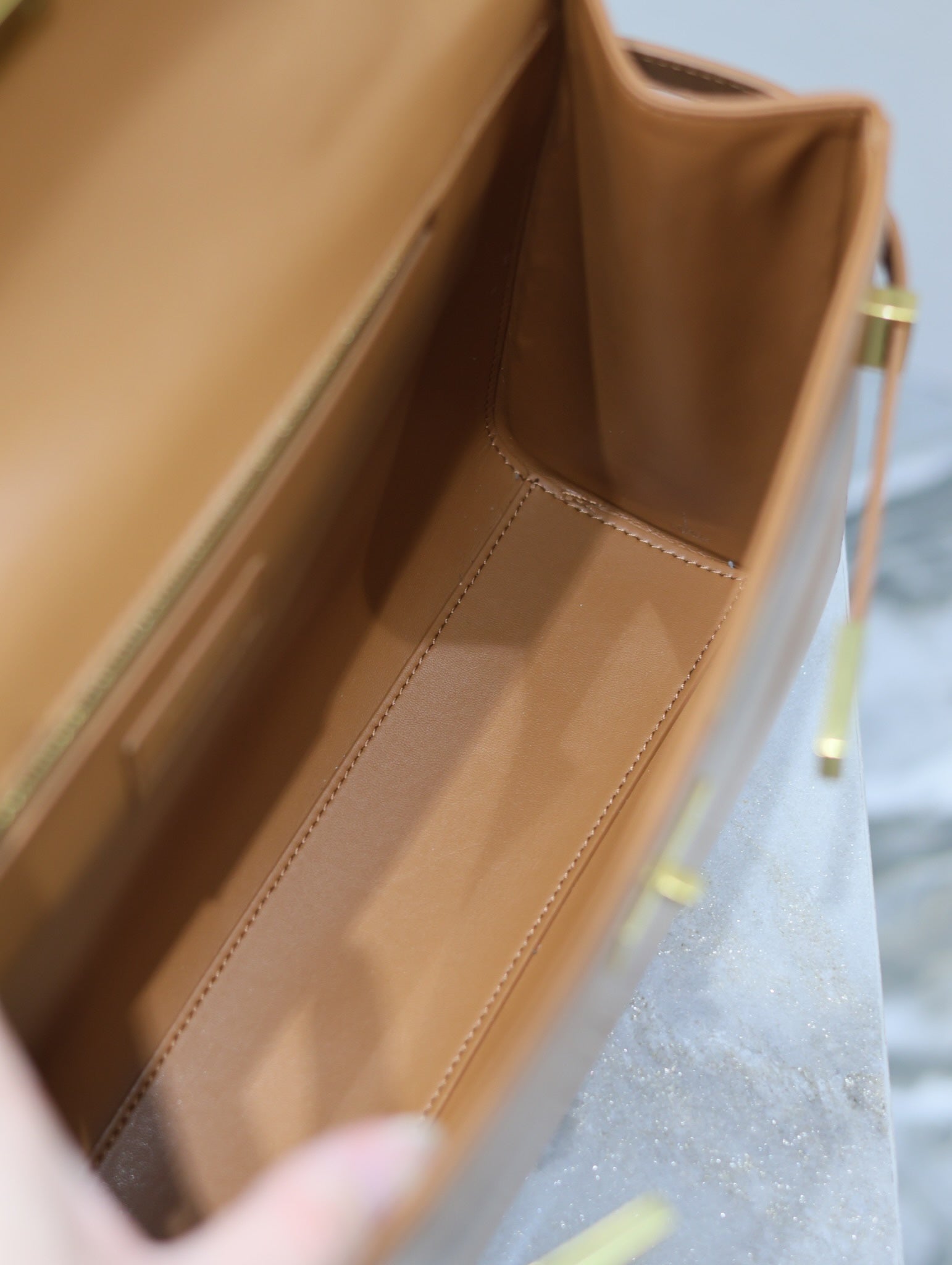 SAINT LAURENT MANHATTAN HANDBAG 32 IN CINNAMON BROWN CALFSKIN GOLD HARDWARE