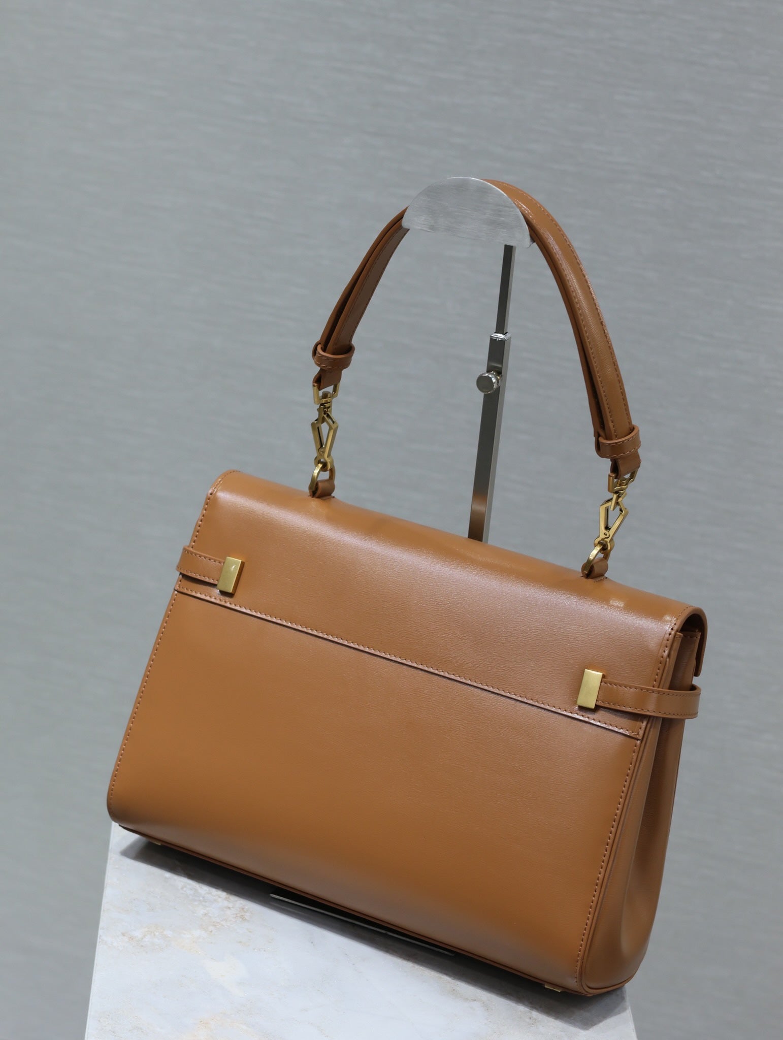 SAINT LAURENT MANHATTAN HANDBAG 32 IN CINNAMON BROWN CALFSKIN GOLD HARDWARE
