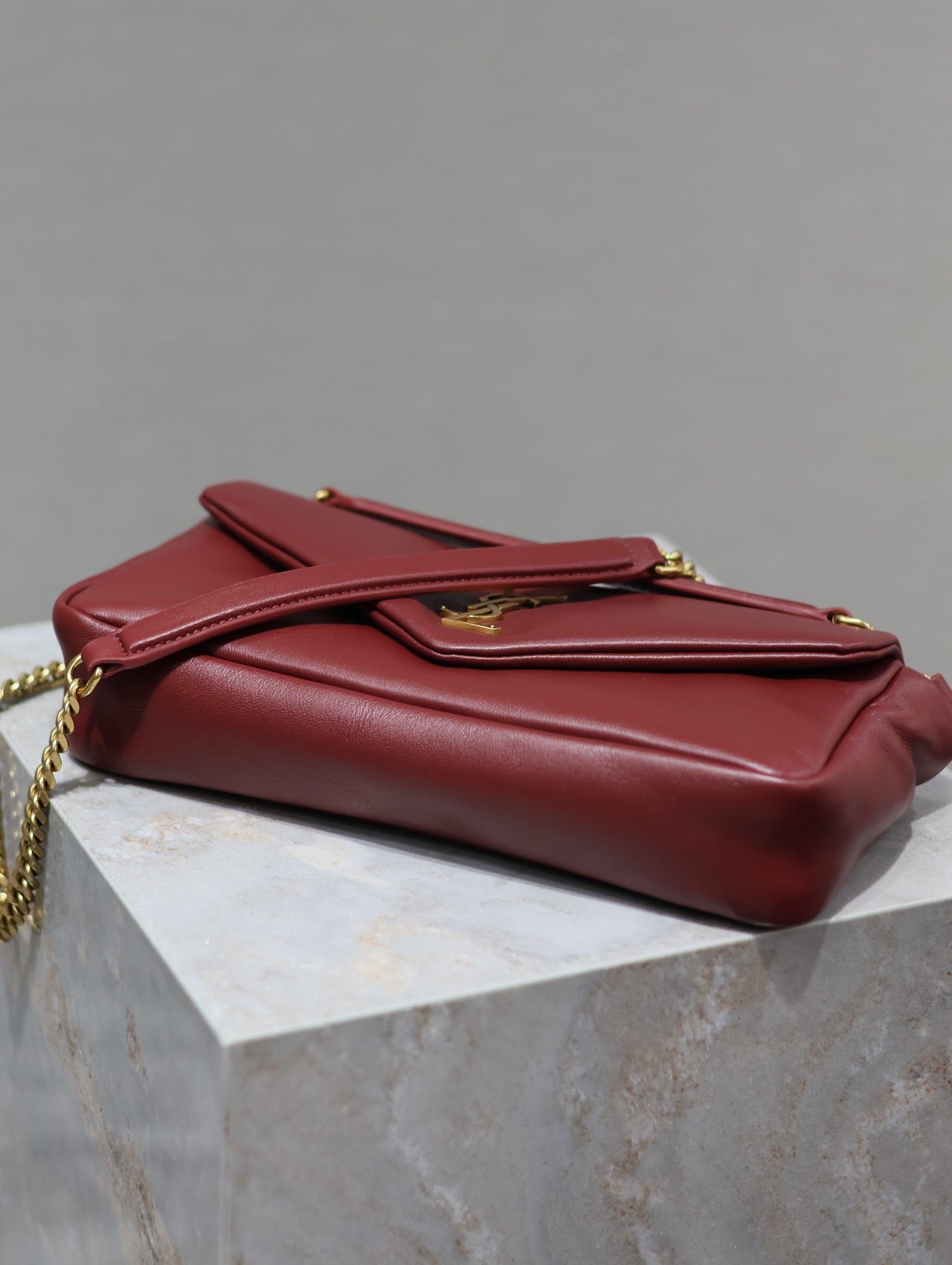 SAINT LAURENT YSL 25S CALYPSO HANDBAG 26 IN BURGUNDY LAMBSKIN GOLD HARDWRE
