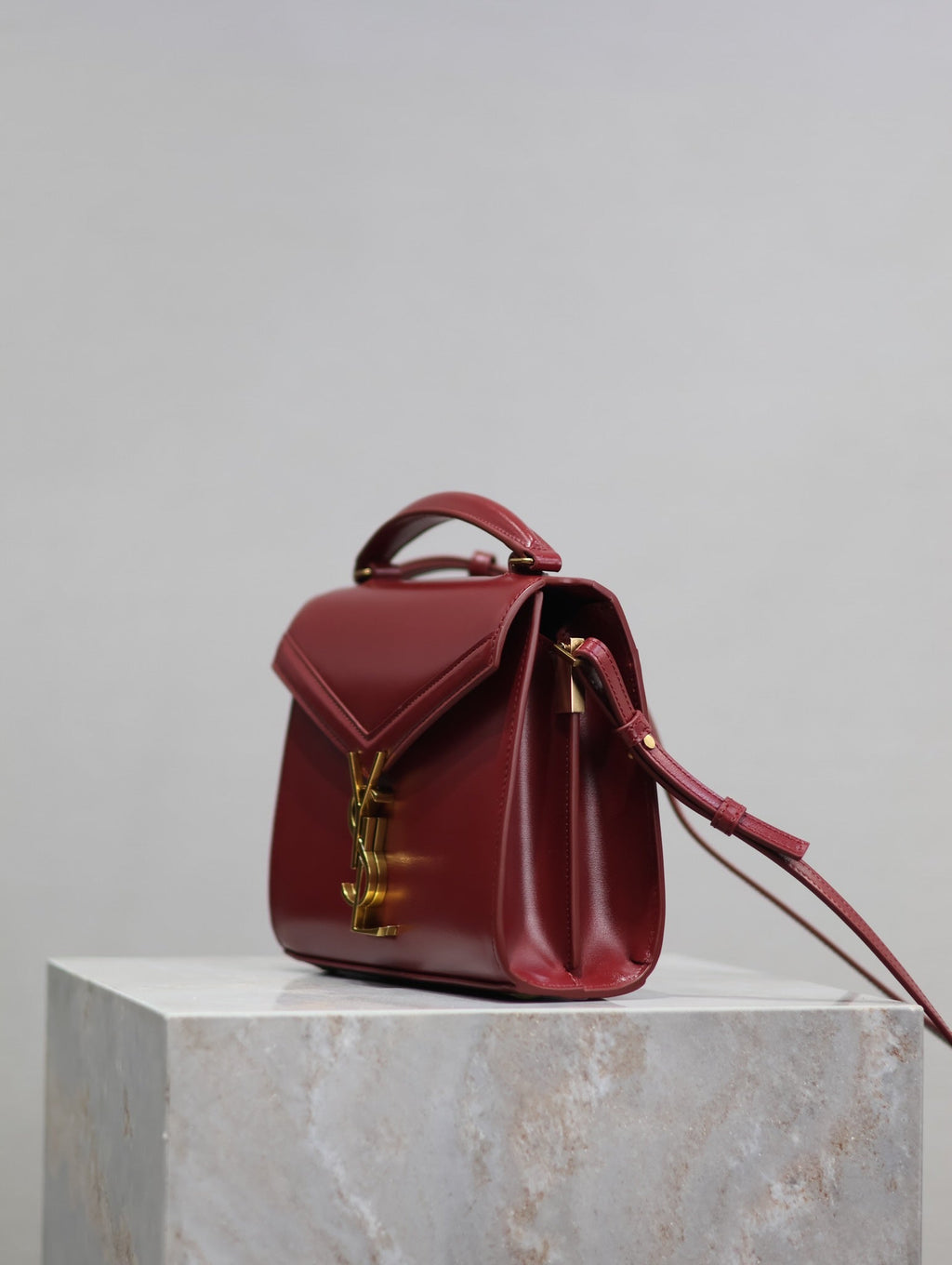 SAINT LAURENT CASSANDRA MINI TOP HANDLE BAG 20 IN RED CALFSKIN GOLD HARDWARE