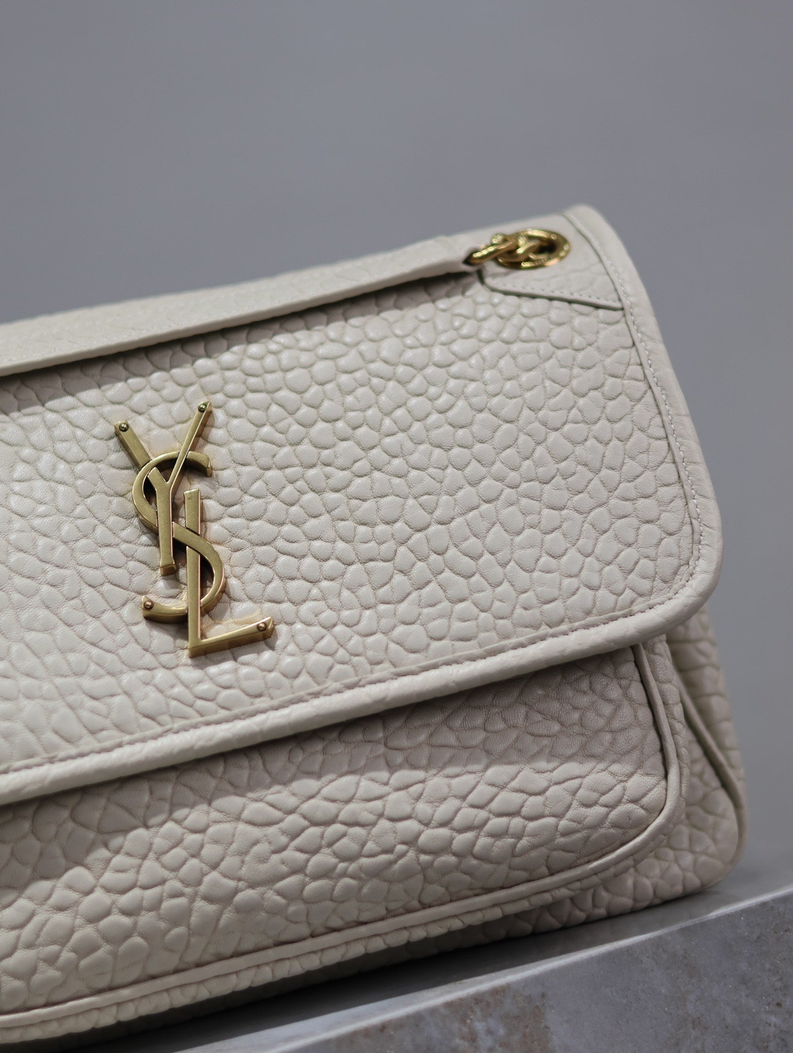 SAINT LAURENT NIKI MEDIUM 28 IN WHITE ELEPHANT PATTERN LAMBSKIN GOLD LOGO