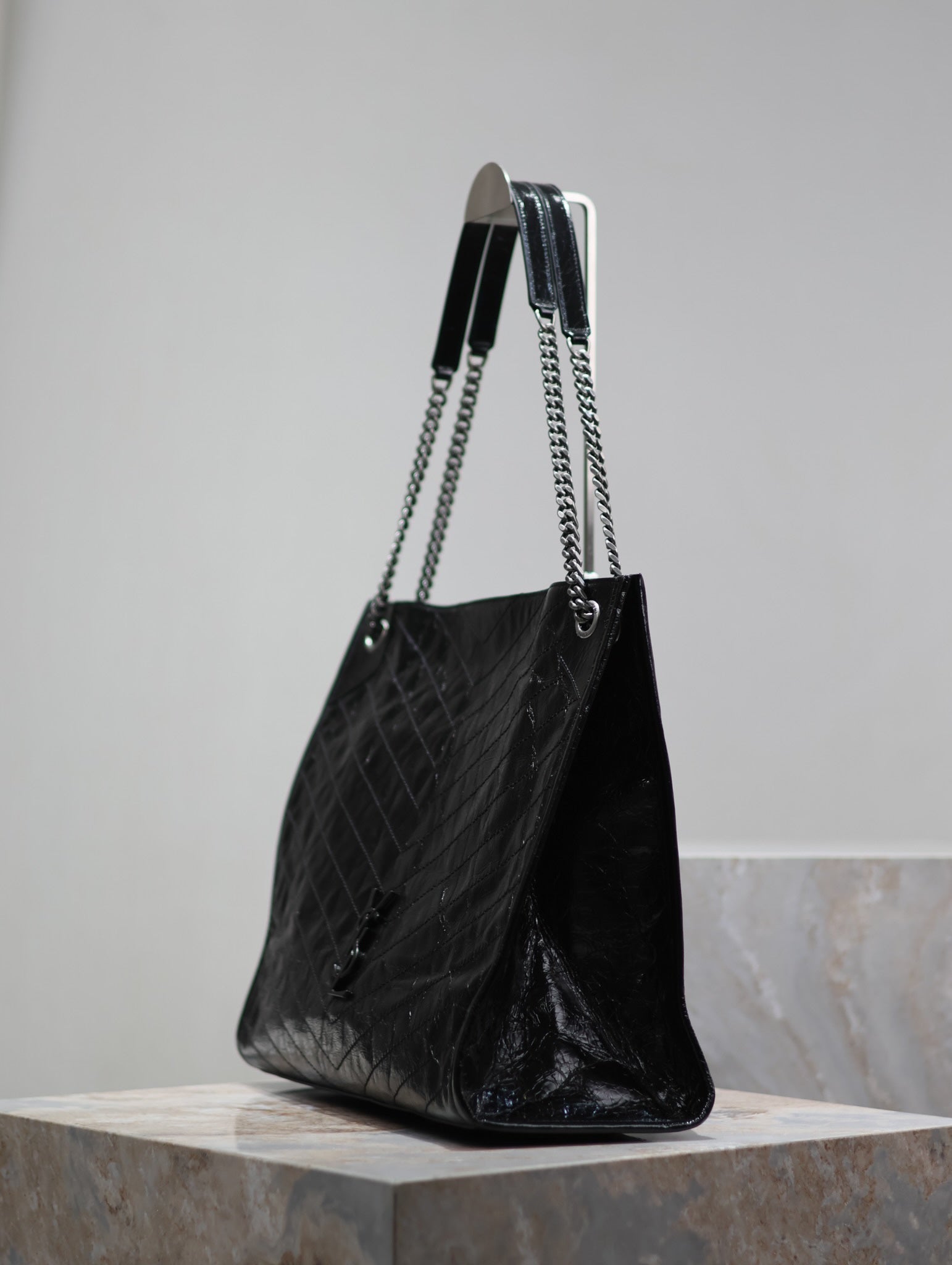 SAINT LAURENT NIKI SHOPPING BAG 39 IN BLACK CRUMPLED CALFSKIN SILVER HARDWARE