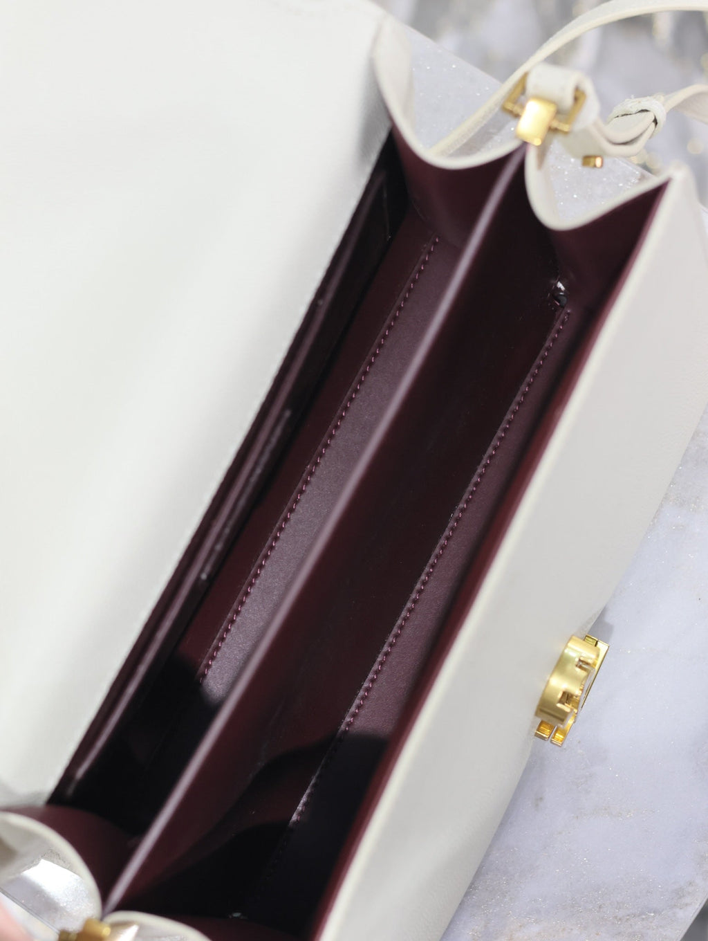 SAINT LAURENT CASSANDRA TOP HANDLE BAG 24 IN WHITE CALFSKIN GOLD HARDWARE