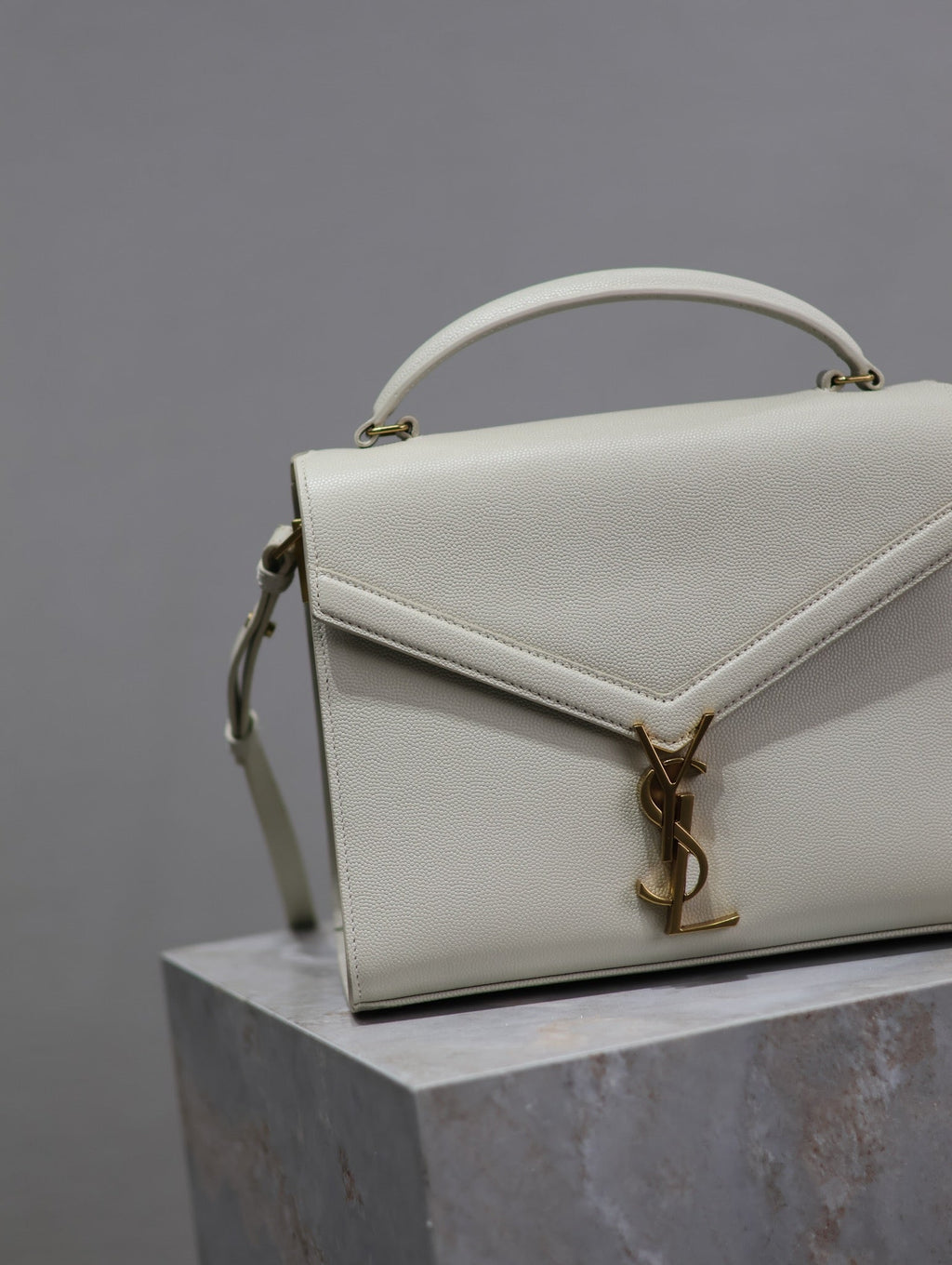 SAINT LAURENT CASSANDRA TOP HANDLE BAG 24 IN WHITE CALFSKIN GOLD HARDWARE