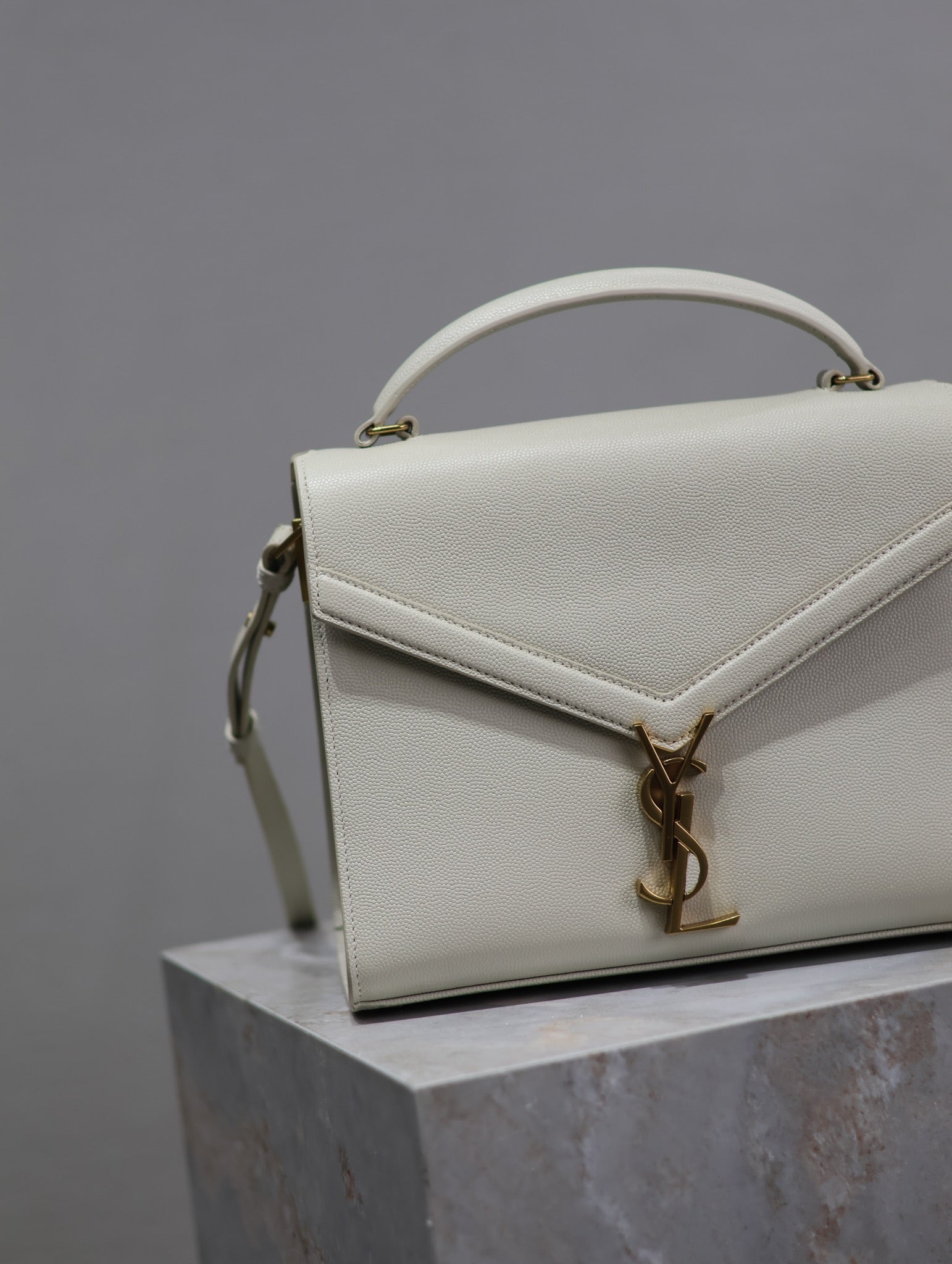 SAINT LAURENT CASSANDRA TOP HANDLE BAG 24 IN WHITE CALFSKIN GOLD HARDWARE