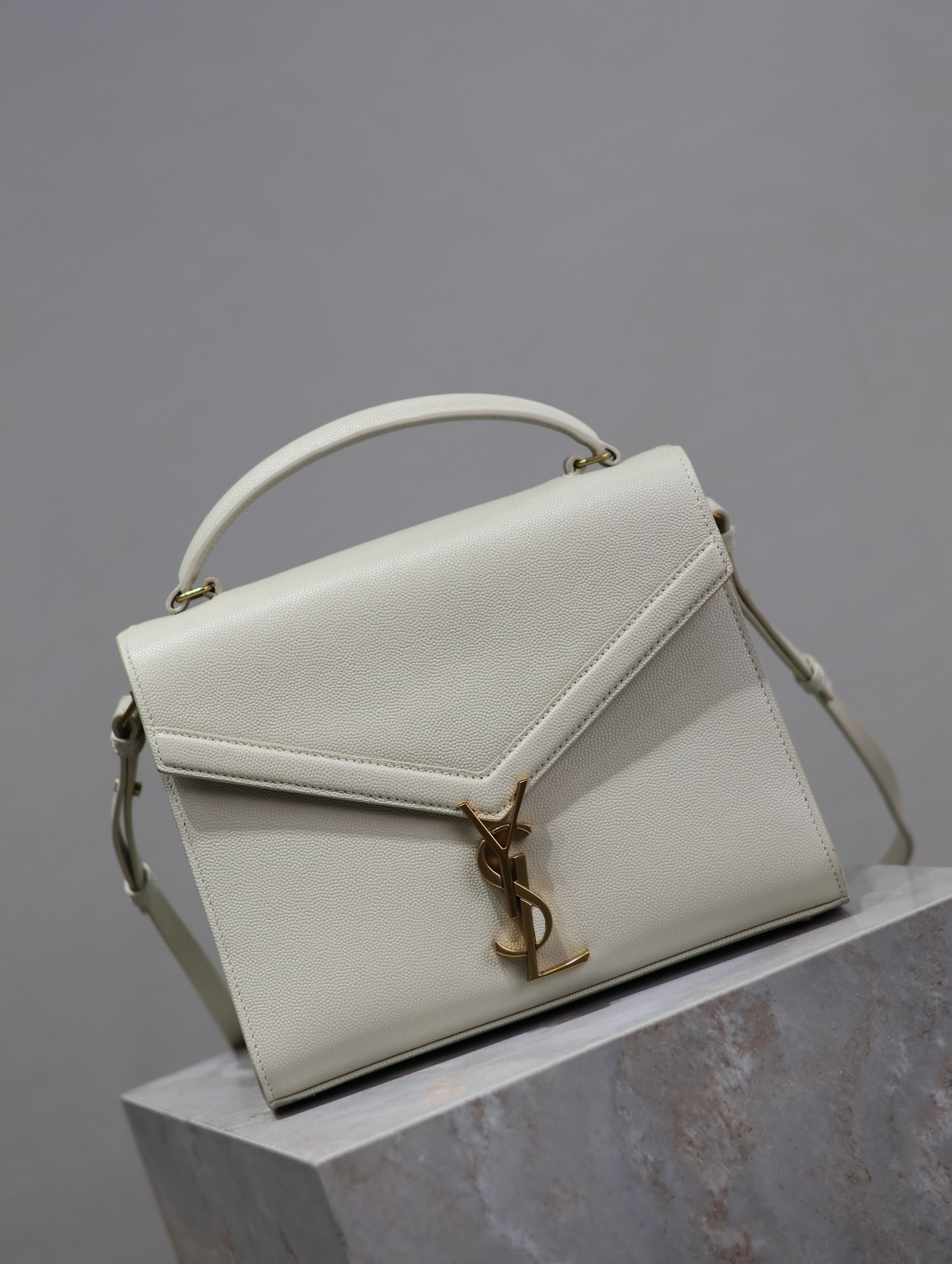 SAINT LAURENT CASSANDRA TOP HANDLE BAG 24 IN WHITE CALFSKIN GOLD HARDWARE