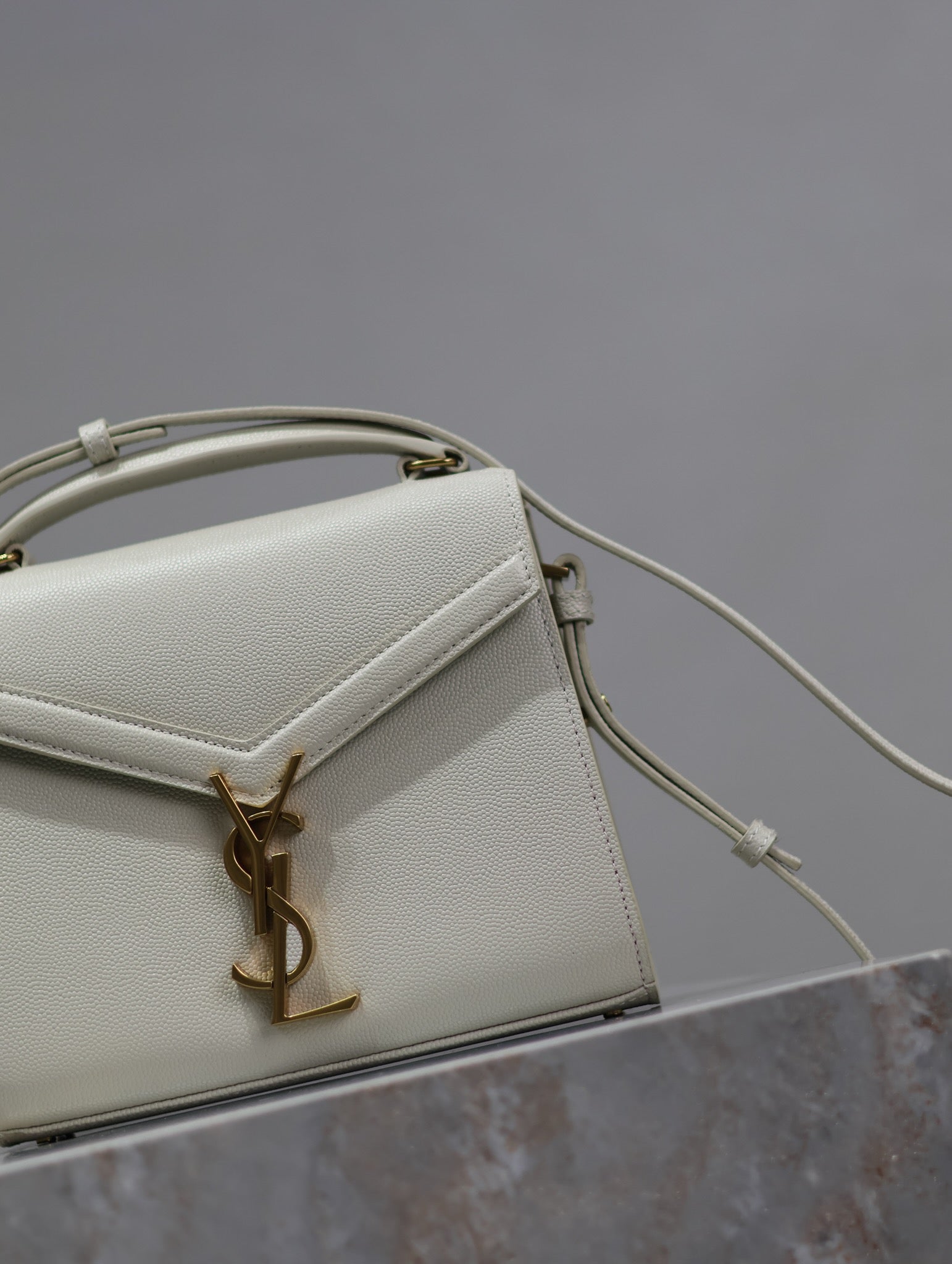 SAINT LAURENT CASSANDRA MINI TOP HANDLE BAG 20 IN WHITE CALFSKIN GOLD HARDWARE