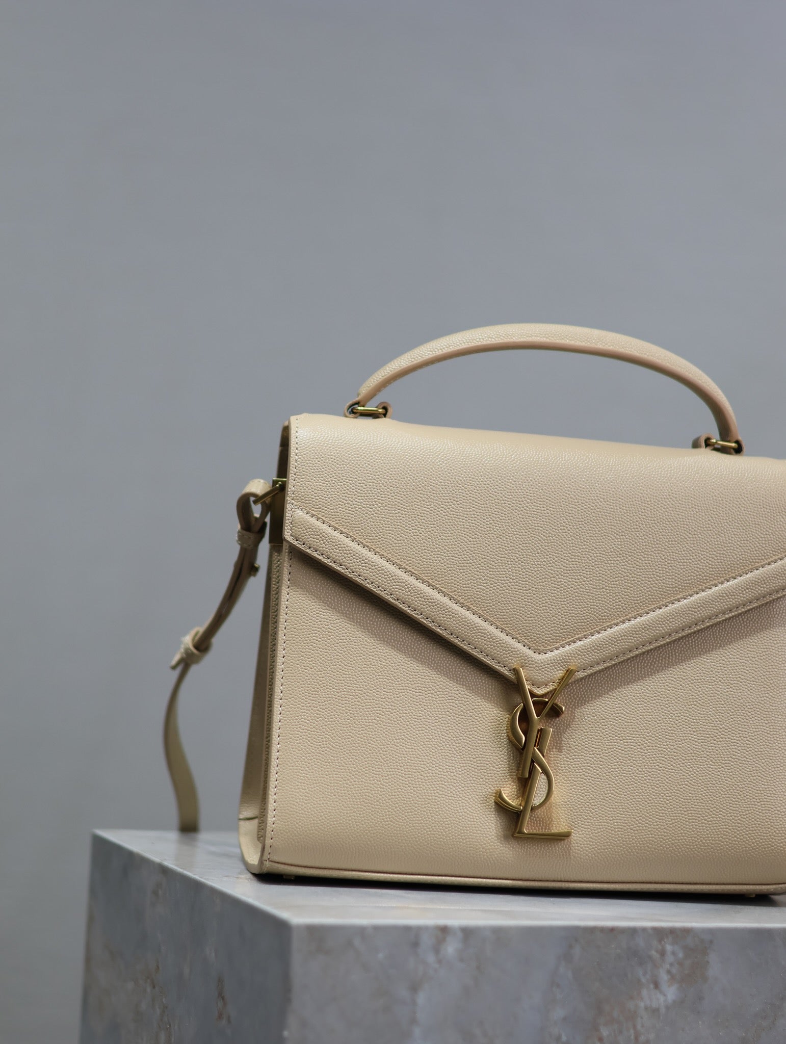 SAINT LAURENT CASSANDRA TOP HANDLE BAG 24 IN BEIGE CALFSKIN GOLD HARDWARE