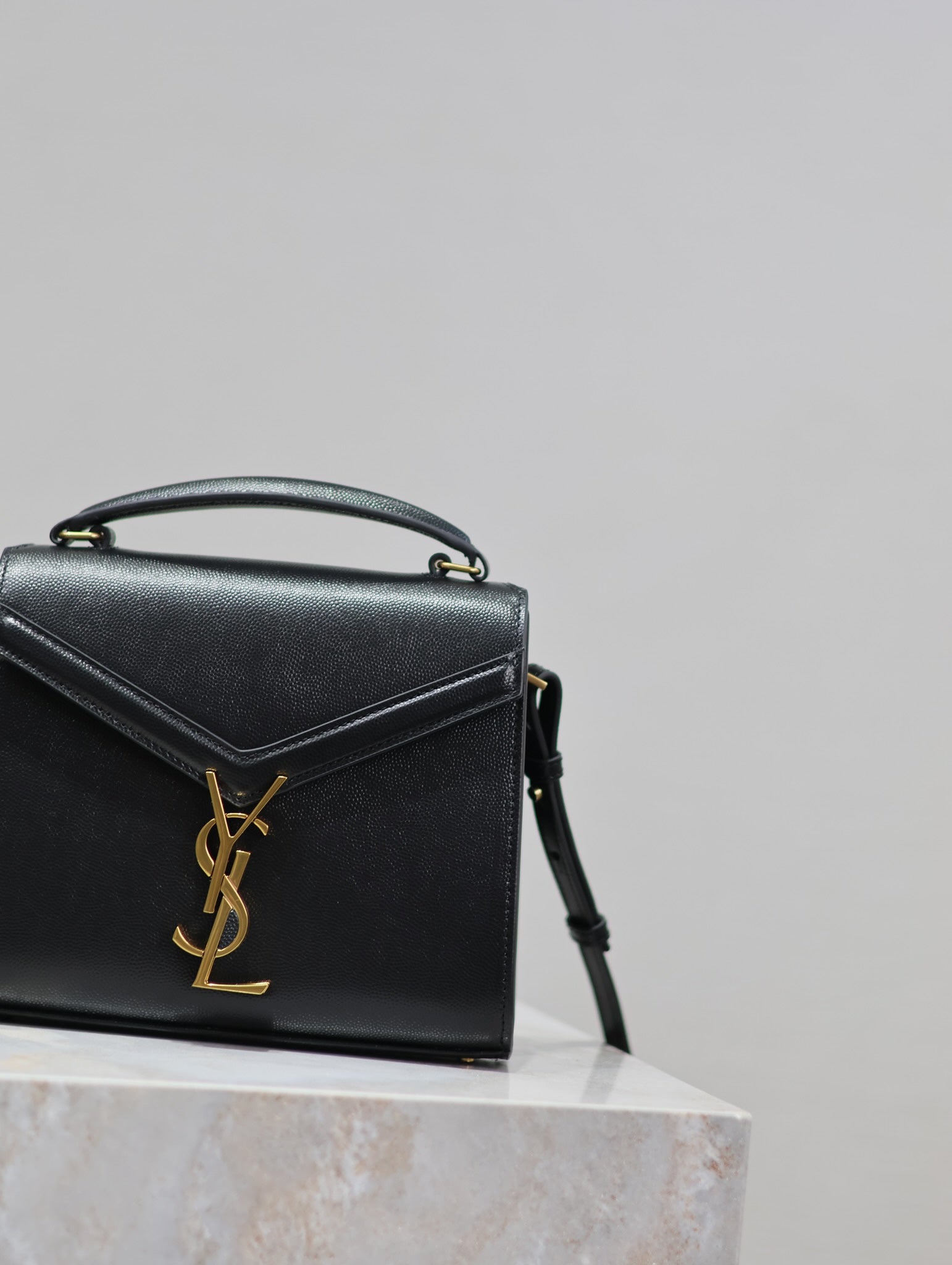 SAINT LAURENT CASSANDRA MINI TOP HANDLE BAG 20 IN BLACK CALFSKIN GOLD HARDWARE
