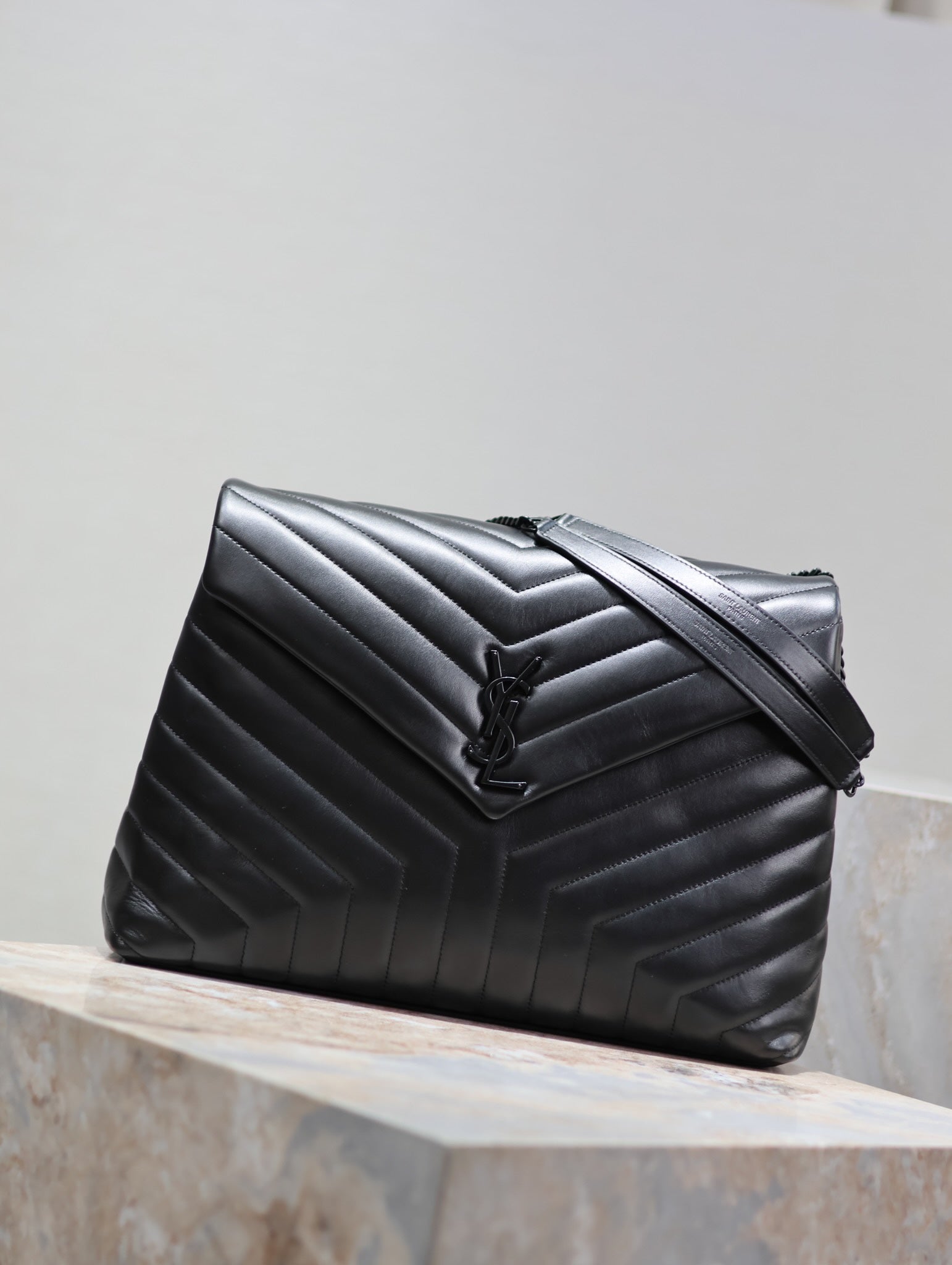 SAINT LAURENT LOULOU LARGE 36 IN BLACK QUILTED CALFSKIN BLACK HARDWARE