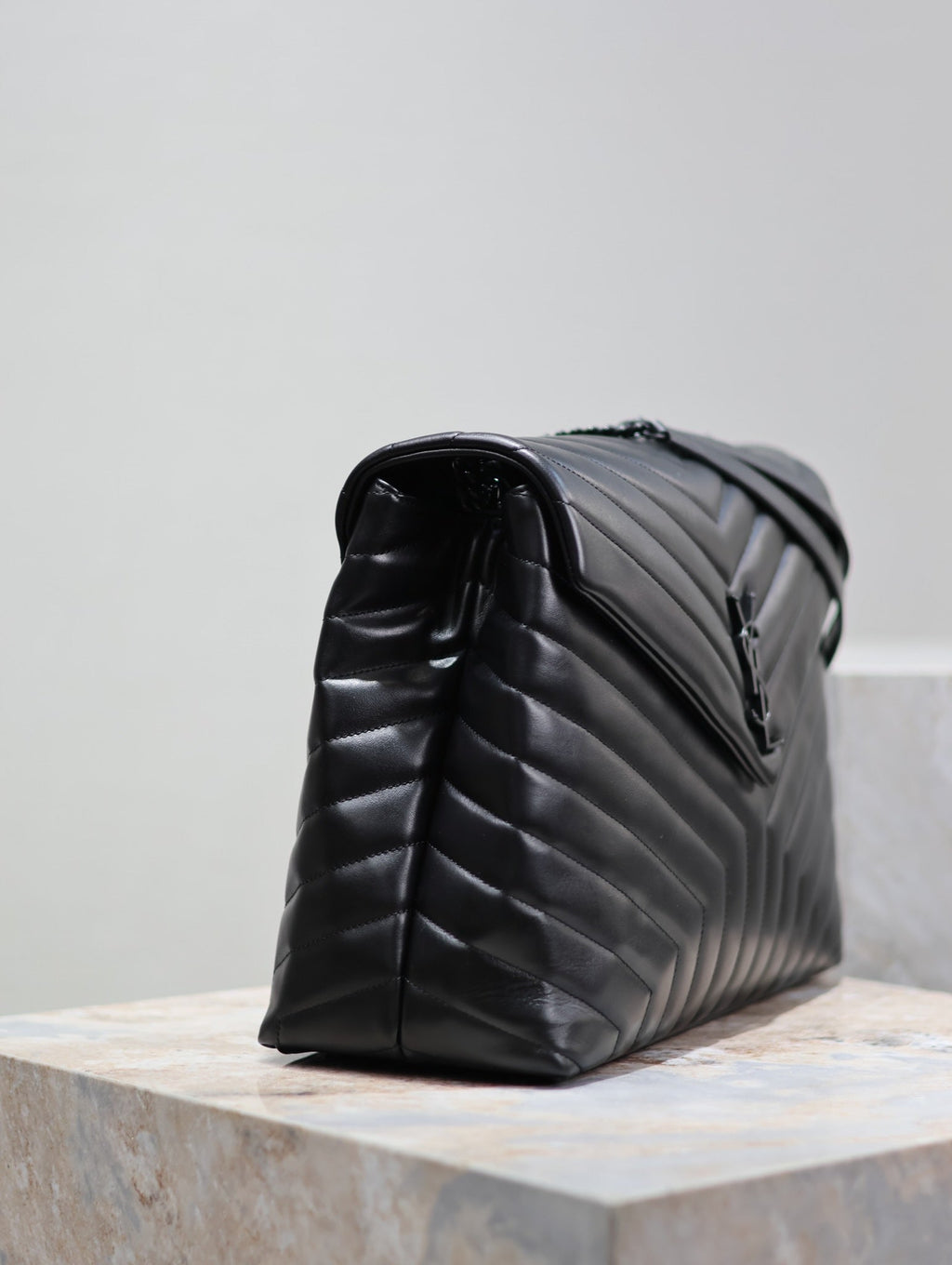 SAINT LAURENT LOULOU LARGE 36 IN BLACK QUILTED CALFSKIN BLACK HARDWARE