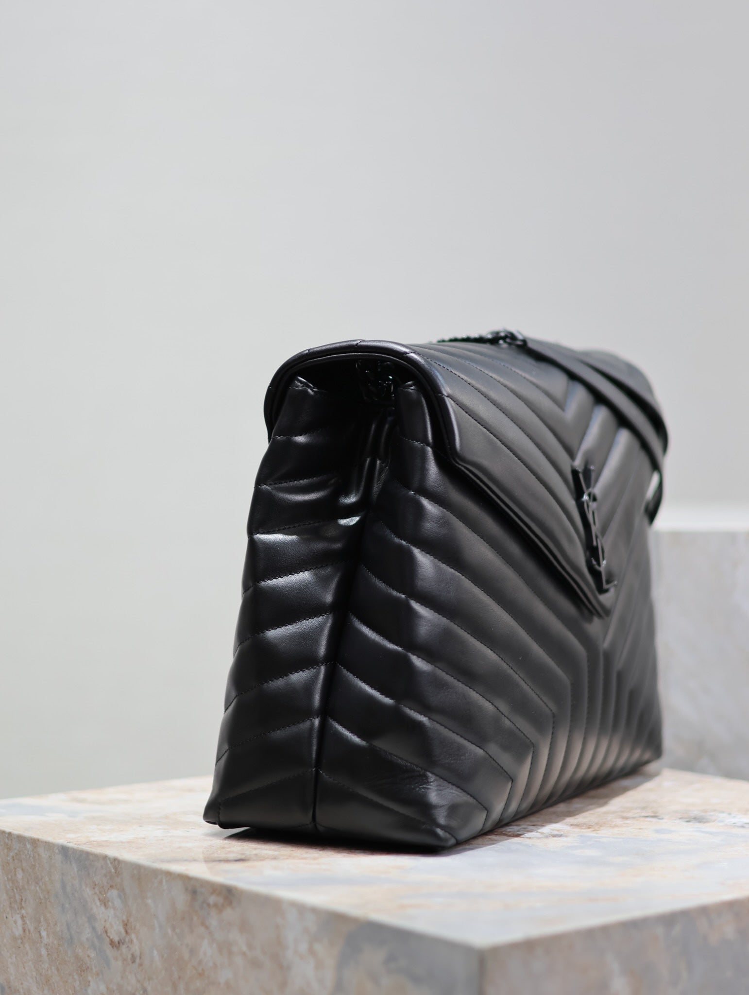 SAINT LAURENT LOULOU LARGE 36 IN BLACK QUILTED CALFSKIN BLACK HARDWARE