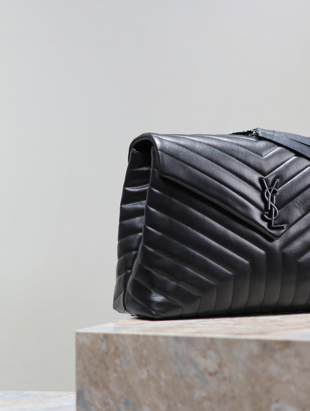 SAINT LAURENT LOULOU LARGE 36 IN BLACK QUILTED CALFSKIN BLACK HARDWARE