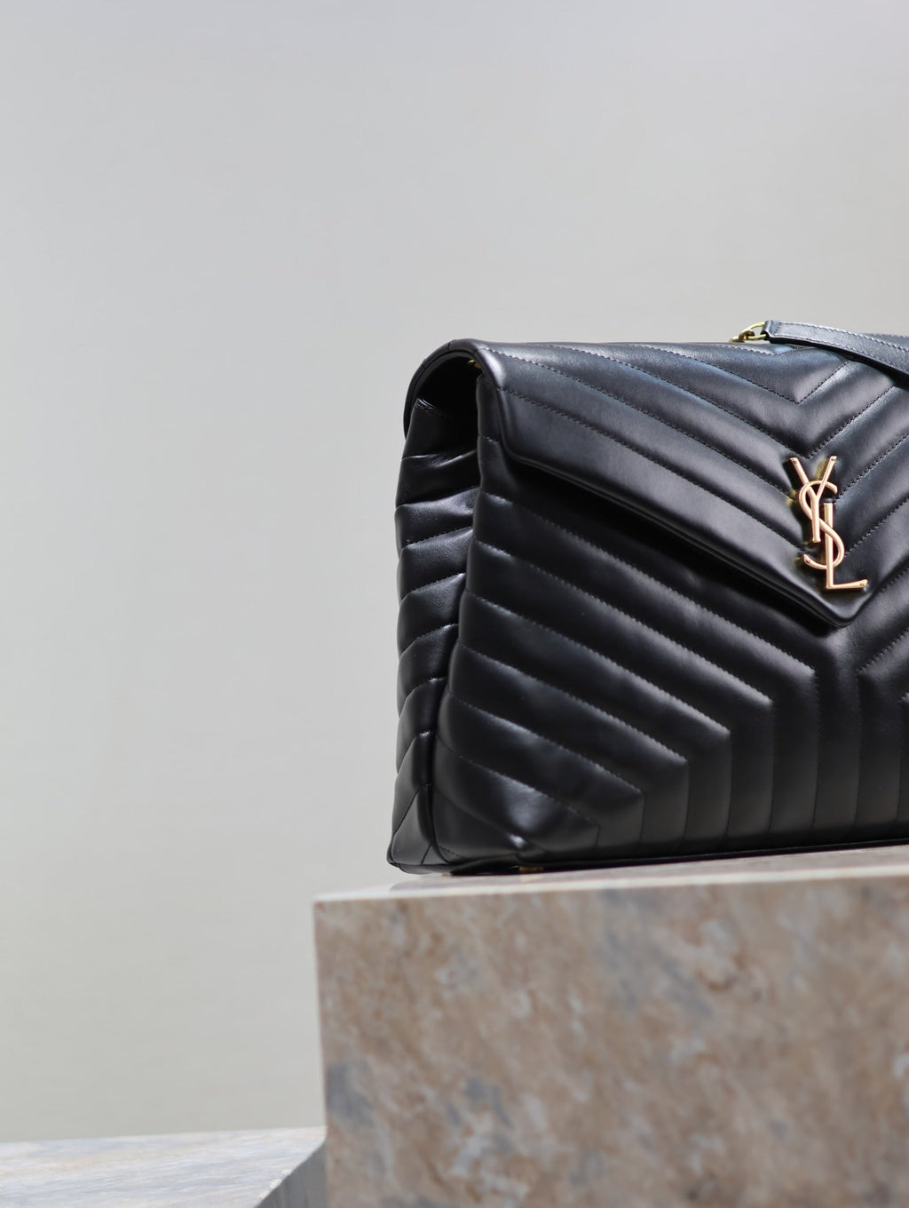 SAINT LAURENT LOULOU LARGE 36 IN BLACK QUILTED CALFSKIN GOLD HARDWARE