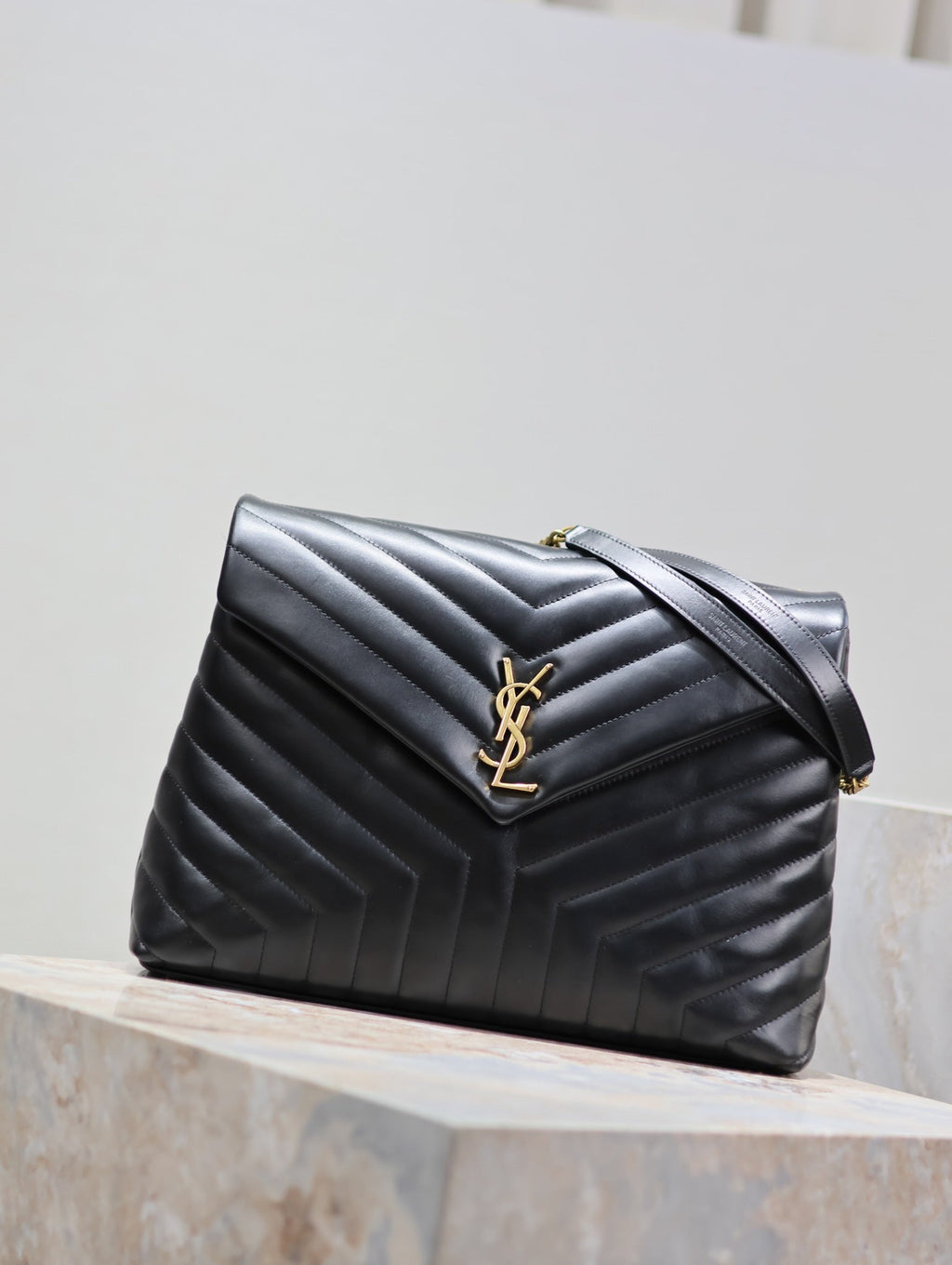 SAINT LAURENT LOULOU LARGE 36 IN BLACK QUILTED CALFSKIN GOLD HARDWARE
