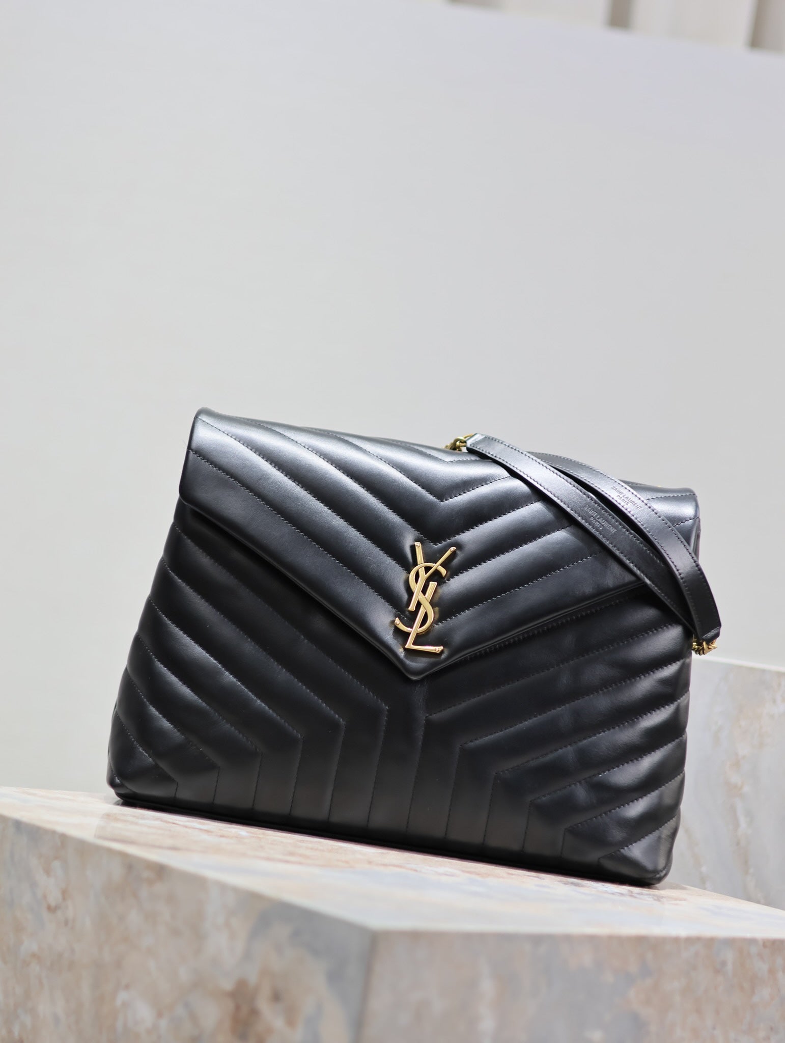SAINT LAURENT LOULOU LARGE 36 IN BLACK QUILTED CALFSKIN GOLD HARDWARE