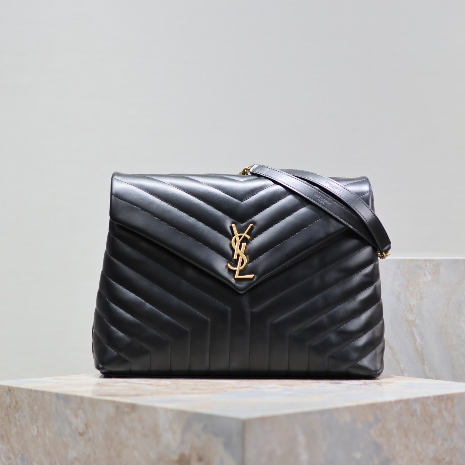 SAINT LAURENT LOULOU LARGE 36 IN BLACK QUILTED CALFSKIN GOLD HARDWARE