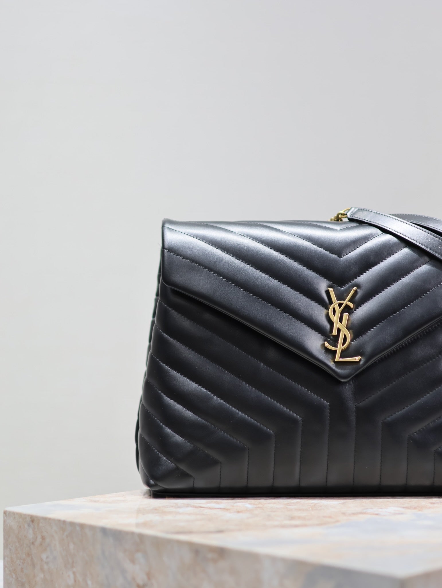 SAINT LAURENT LOULOU LARGE 36 IN BLACK QUILTED CALFSKIN GOLD HARDWARE