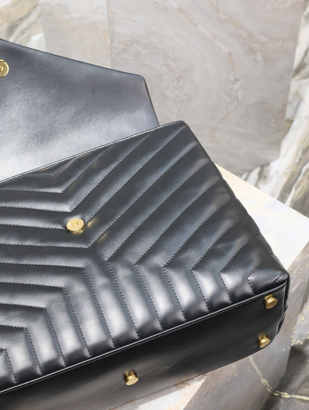 SAINT LAURENT LOULOU LARGE 36 IN BLACK QUILTED CALFSKIN GOLD HARDWARE