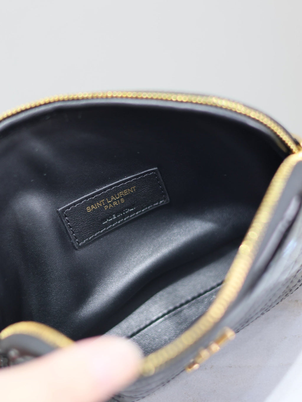 SAINT LAURENT GABY ZIPPED POUCH 19 IN BLACK GLOSSY LAMBSKIN GOLD HARDWARE