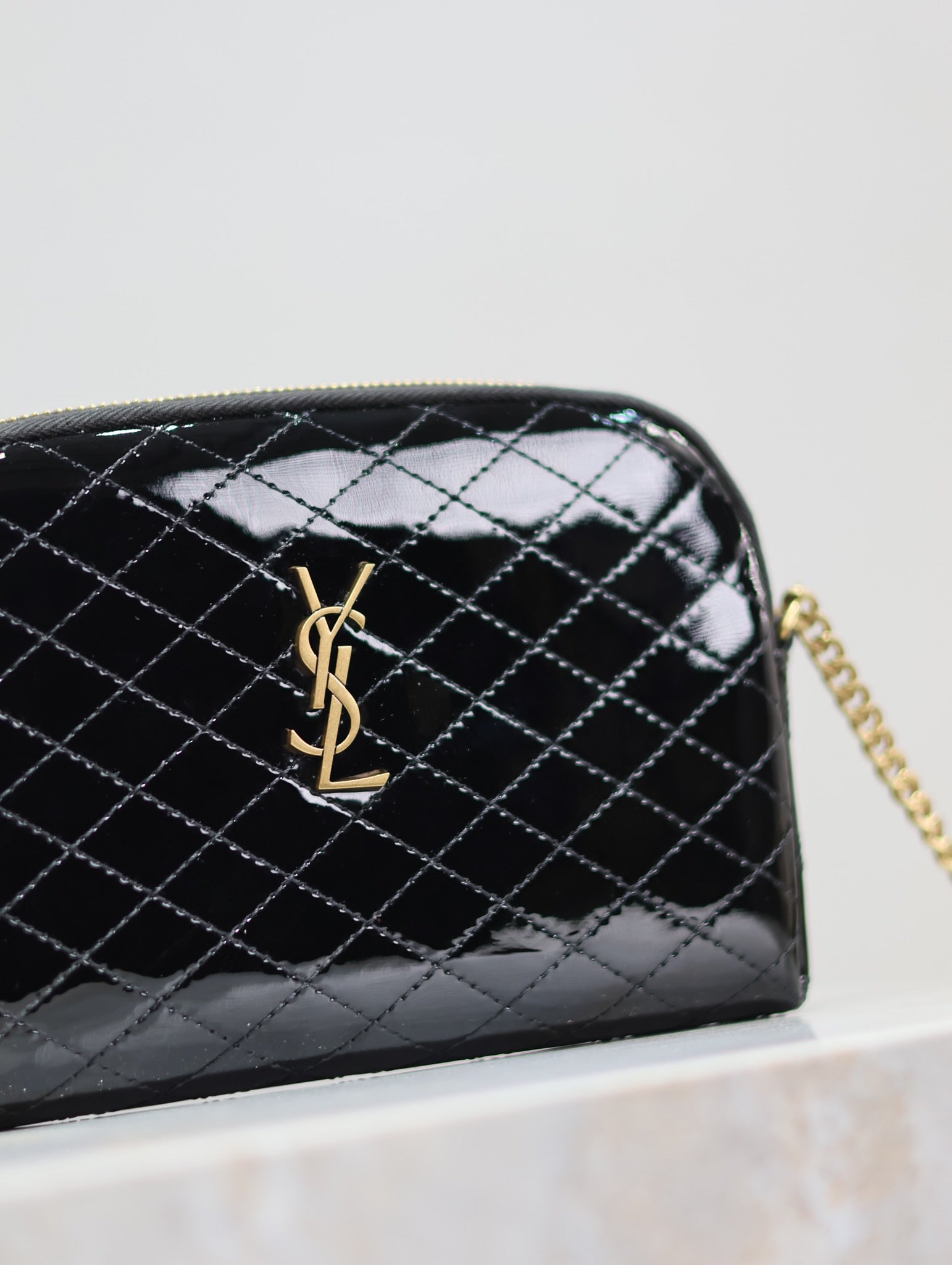 SAINT LAURENT GABY ZIPPED POUCH 19 IN BLACK GLOSSY LAMBSKIN GOLD HARDWARE