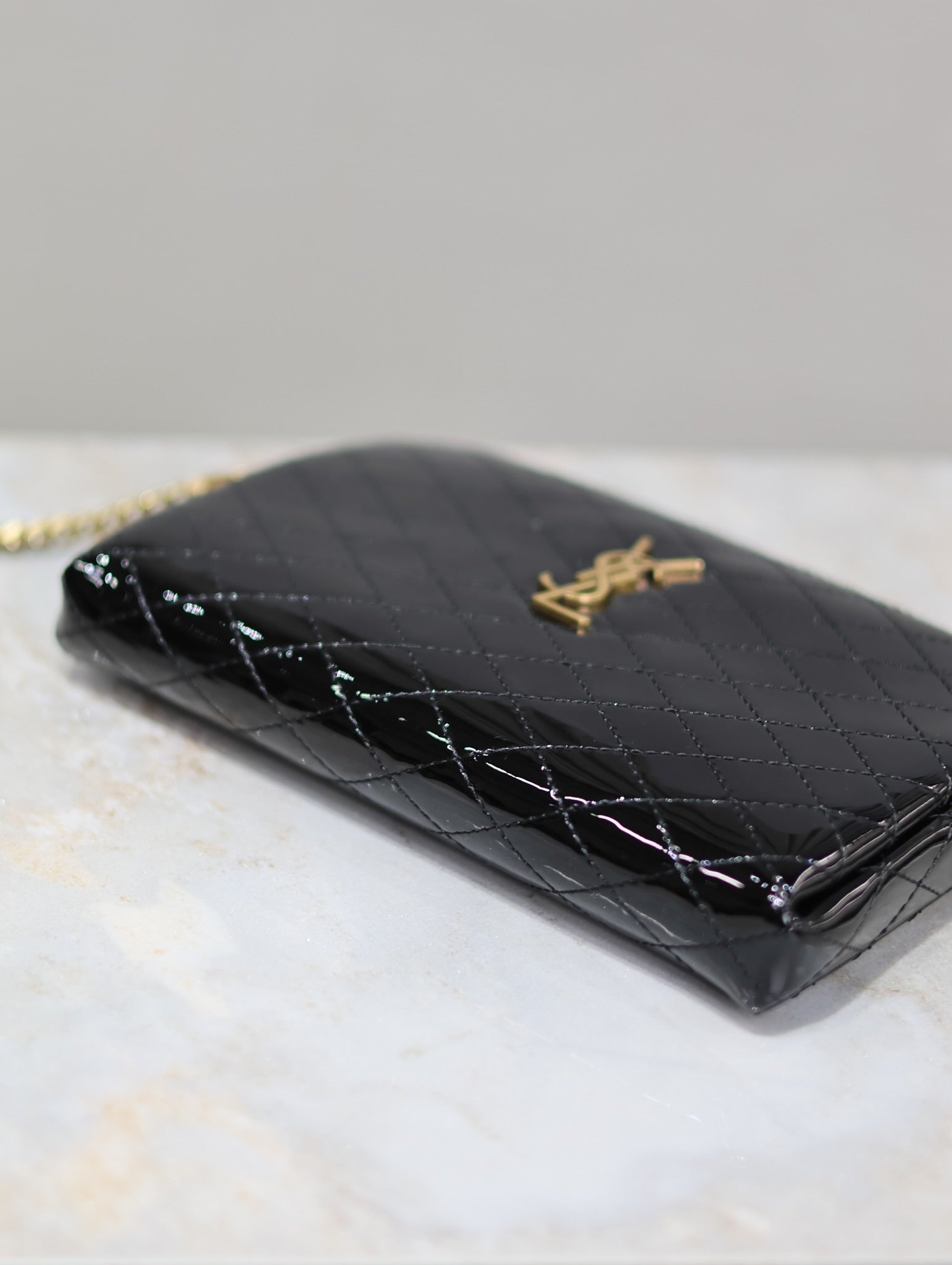 SAINT LAURENT GABY ZIPPED POUCH 19 IN BLACK GLOSSY LAMBSKIN GOLD HARDWARE