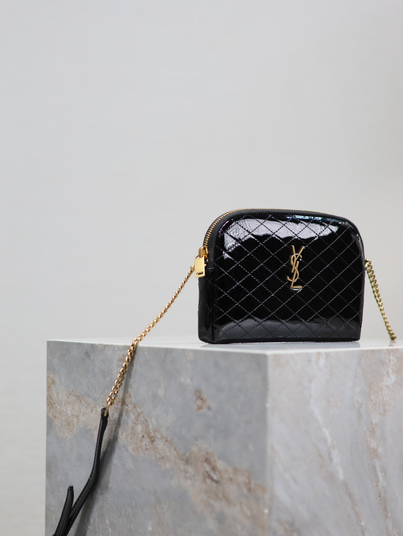 SAINT LAURENT GABY ZIPPED POUCH 19 IN BLACK GLOSSY LAMBSKIN GOLD HARDWARE