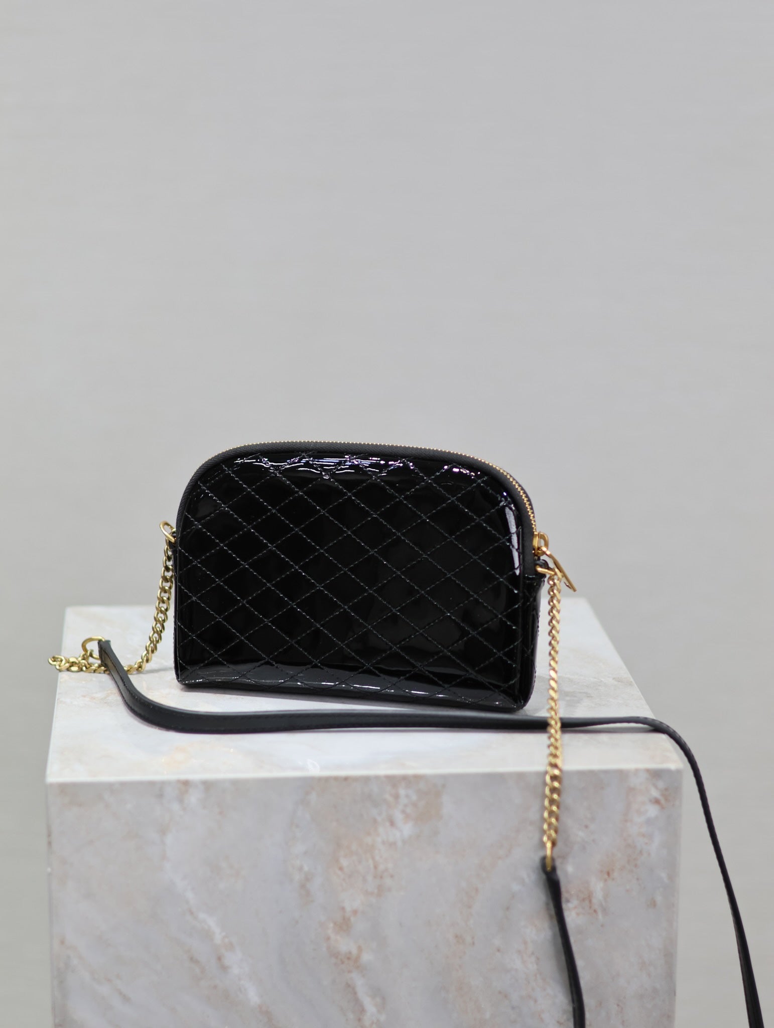 SAINT LAURENT GABY ZIPPED POUCH 19 IN BLACK GLOSSY LAMBSKIN GOLD HARDWARE