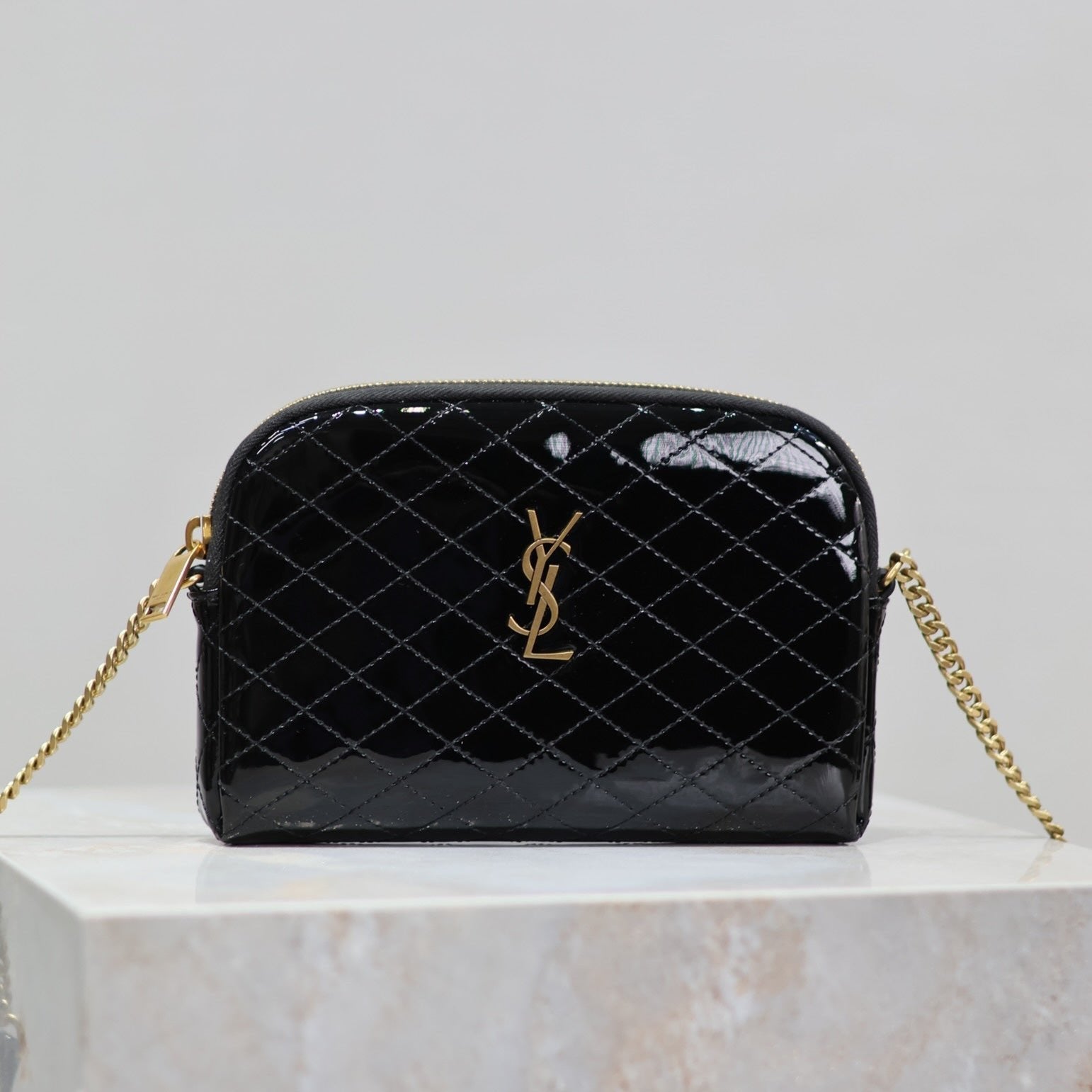 SAINT LAURENT GABY ZIPPED POUCH 19 IN BLACK GLOSSY LAMBSKIN GOLD HARDWARE