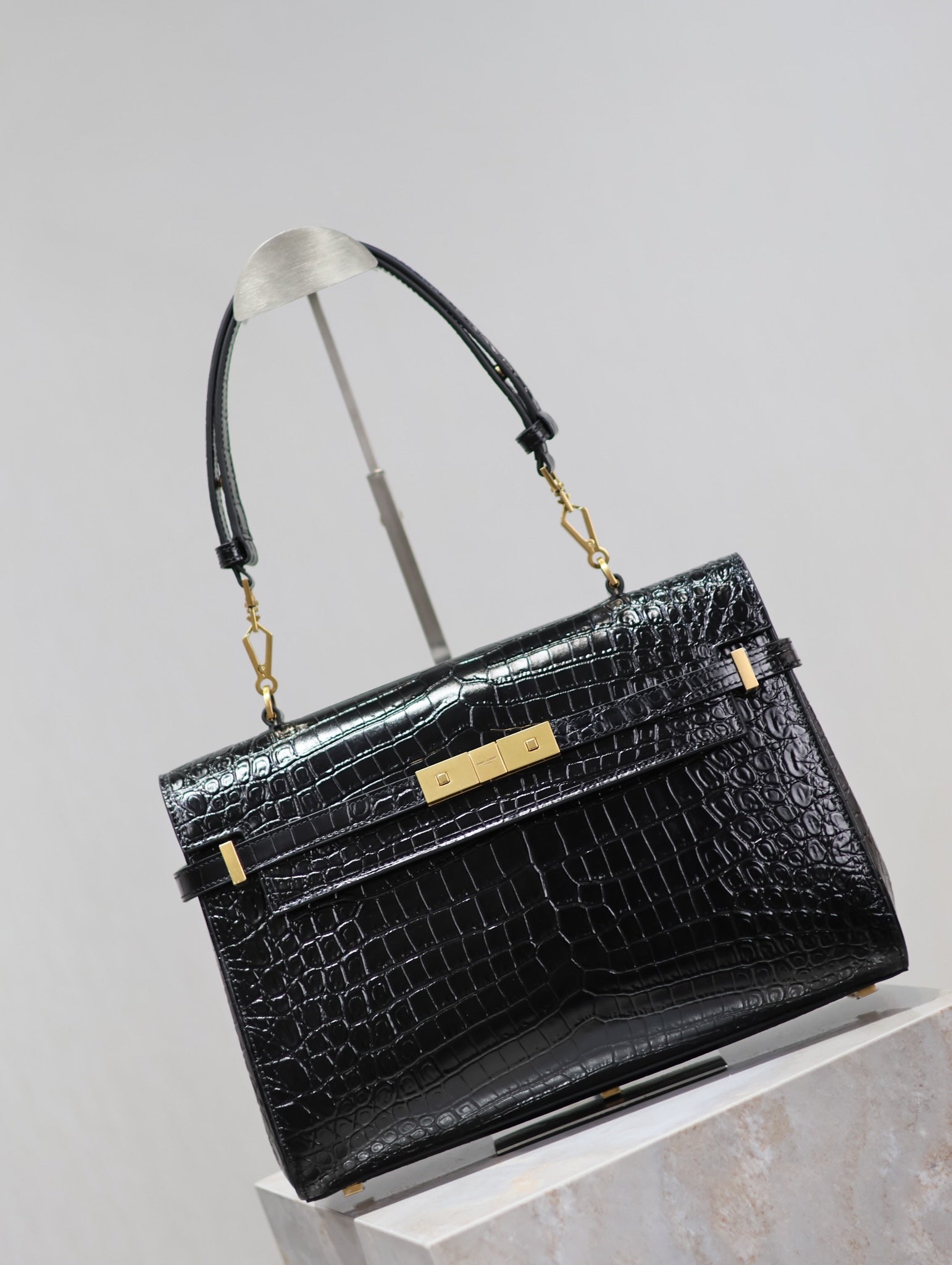 SAINT LAURENT MANHATTAN HANDBAG 32 IN BLACK CROCODILE-EMBOSSED CALFSKIN GOLD HARDWARE