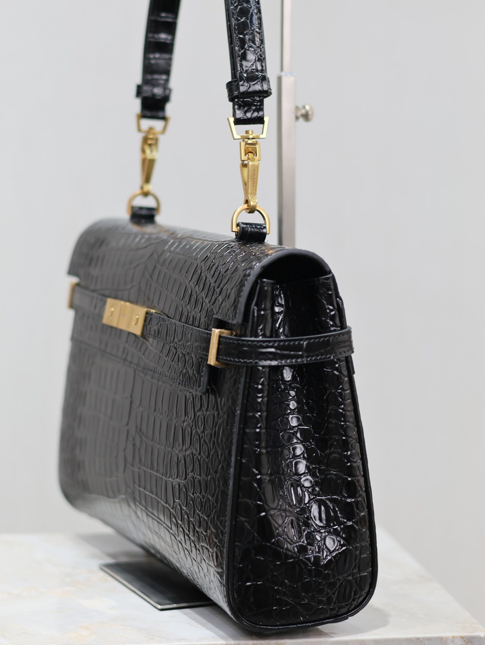SAINT LAURENT MANHATTAN HANDBAG 32 IN BLACK CROCODILE-EMBOSSED CALFSKIN GOLD HARDWARE