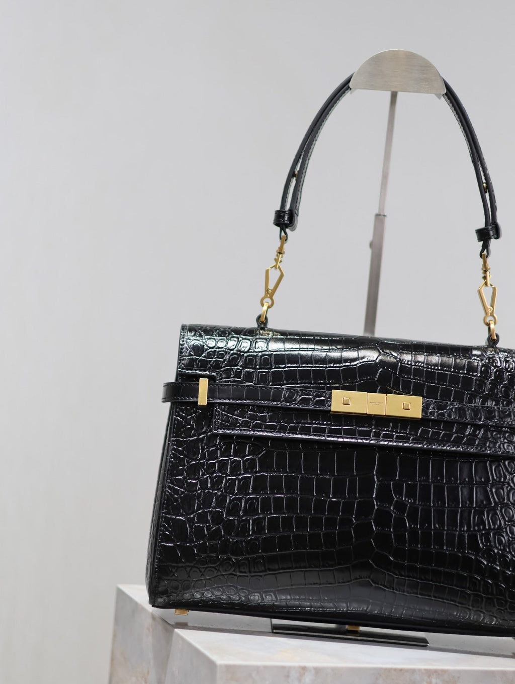 SAINT LAURENT MANHATTAN HANDBAG 32 IN BLACK CROCODILE-EMBOSSED CALFSKIN GOLD HARDWARE