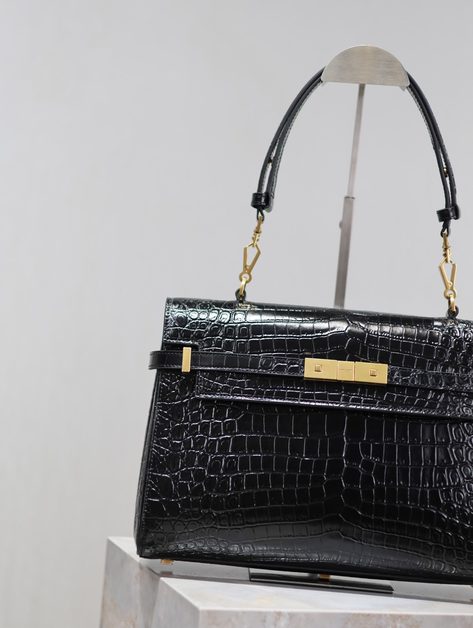 SAINT LAURENT MANHATTAN HANDBAG 32 IN BLACK CROCODILE-EMBOSSED CALFSKIN GOLD HARDWARE
