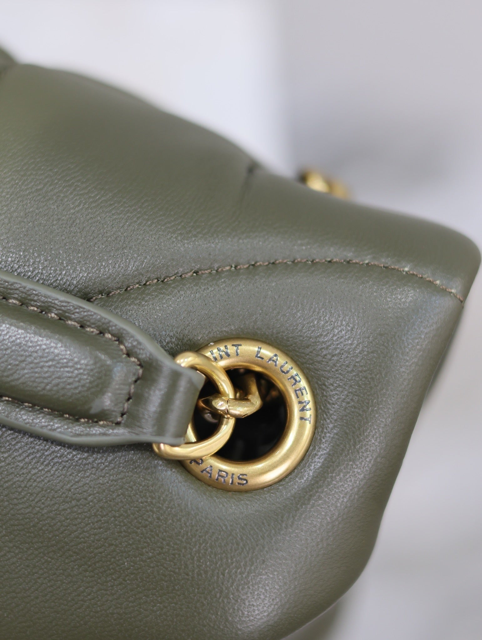 SAINT LAURENT YSL 25S LOULOU PUFFER MM 29 IN DARK OLIVE CALFSKIN GOLD HARDWRE