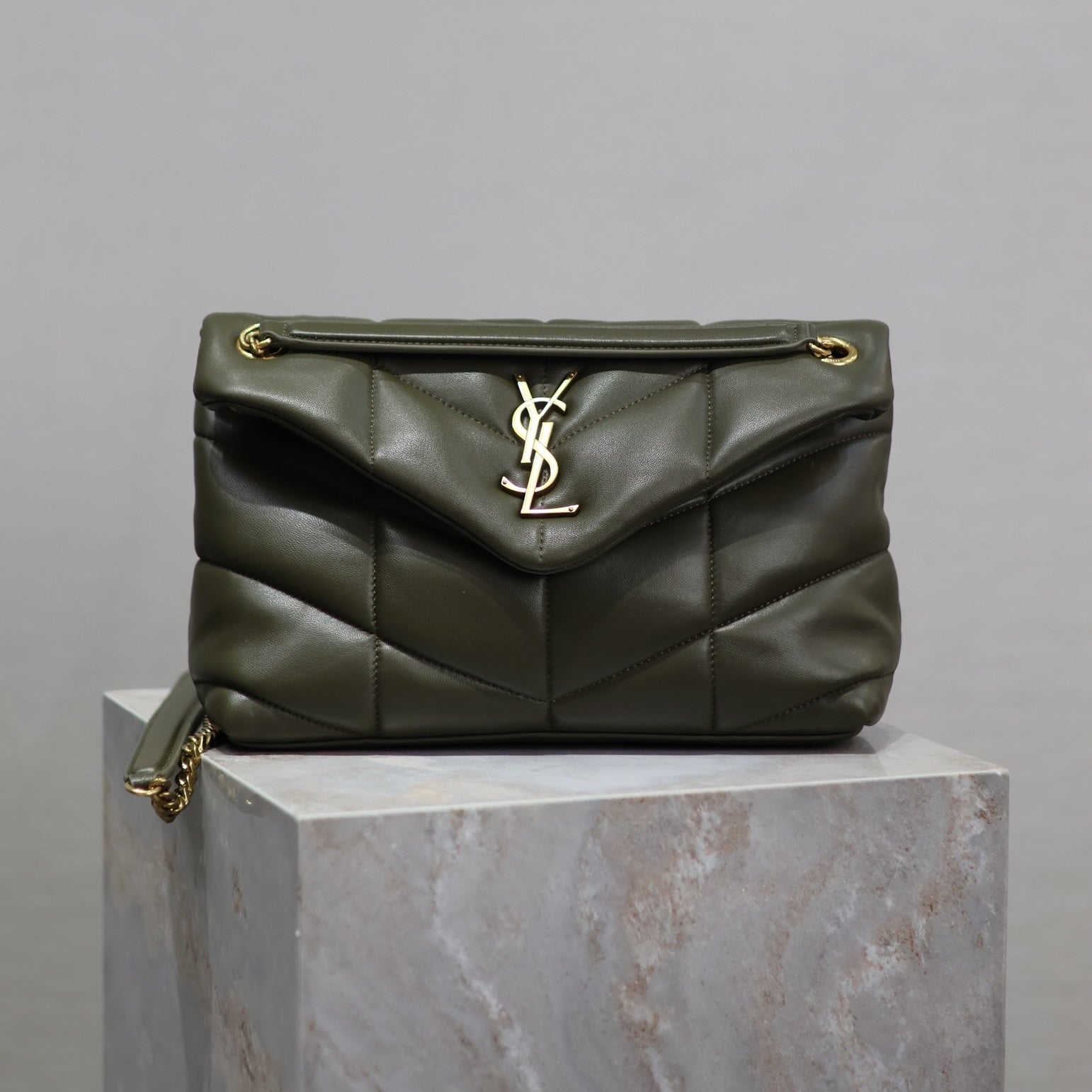 SAINT LAURENT YSL 25S LOULOU PUFFER MM 29 IN DARK OLIVE CALFSKIN GOLD HARDWRE