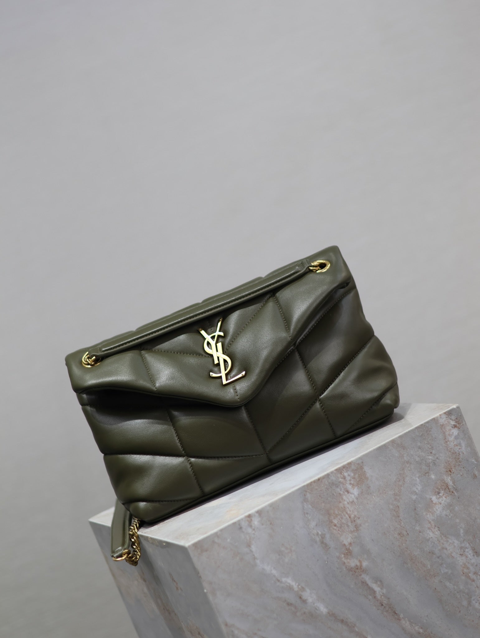 SAINT LAURENT YSL 25S LOULOU PUFFER MM 29 IN DARK OLIVE CALFSKIN GOLD HARDWRE
