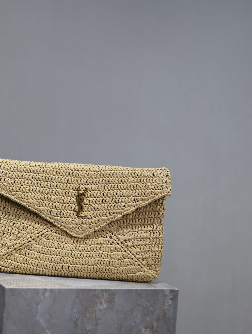 SAINT LAURENT ENVELOPE CLUTCH 29 IN BEIGE RAFFIA