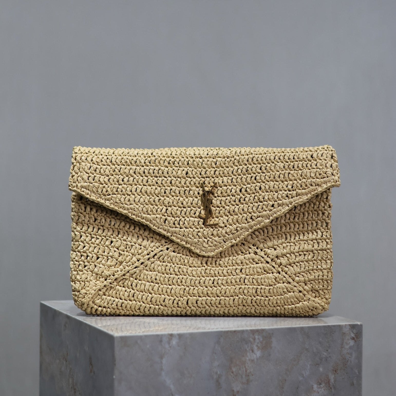 SAINT LAURENT ENVELOPE CLUTCH 29 IN BEIGE RAFFIA